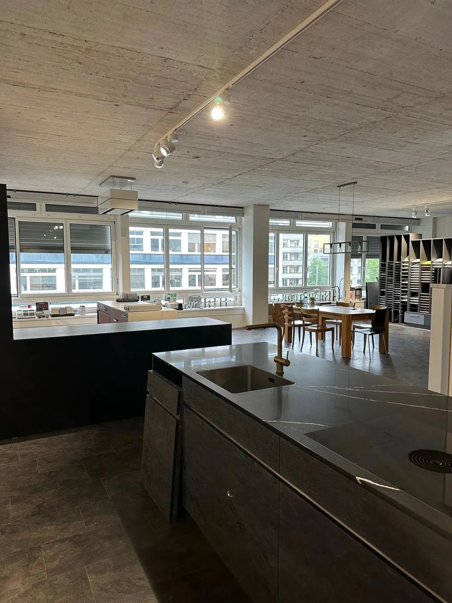 Commercial for rent, Räffelstrasse 11, in Zürich, Switzerland - Photo 1 of 12