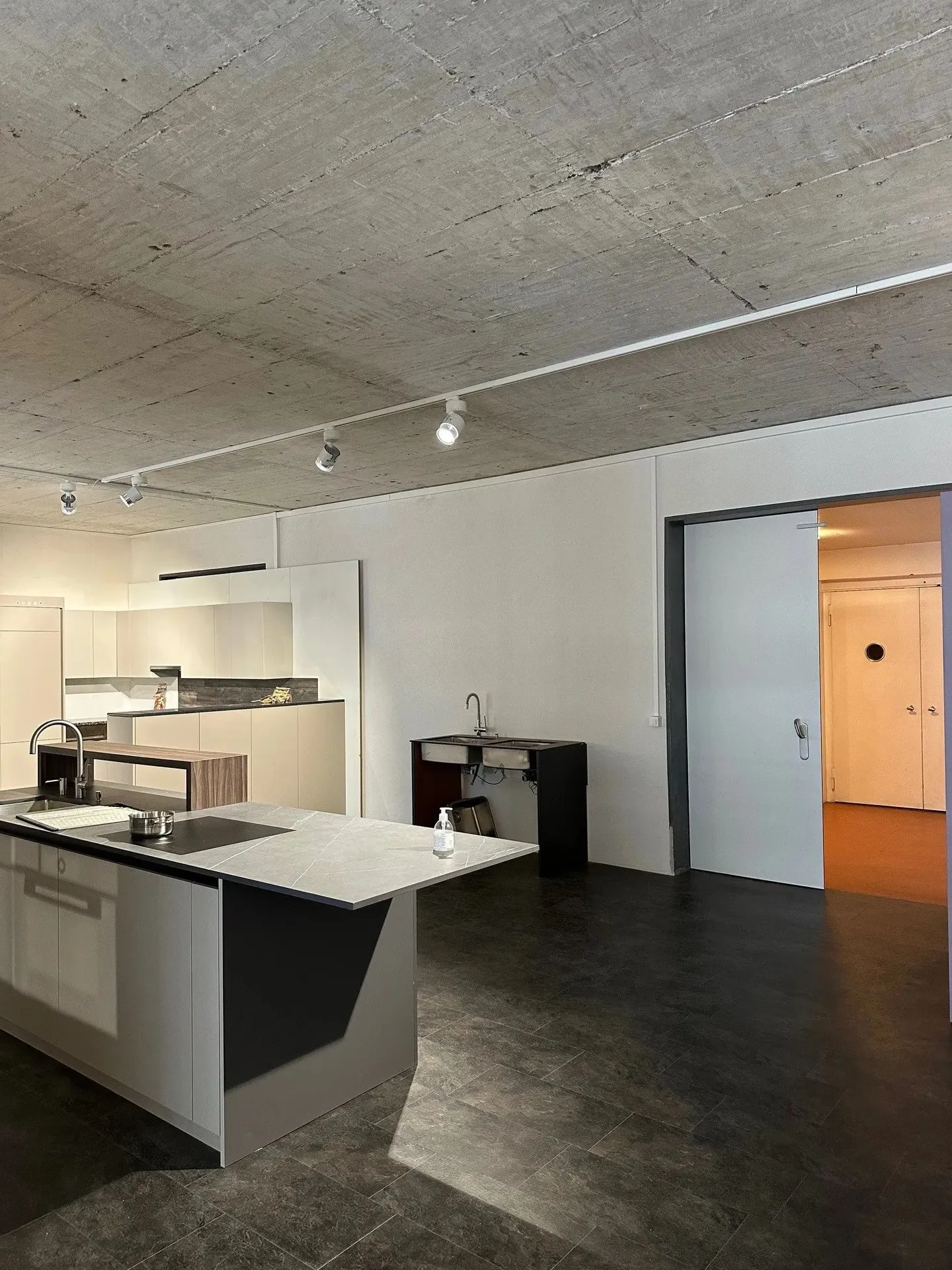 Commercial for rent, Räffelstrasse 11, in Zürich, Switzerland - Photo 4 of 12