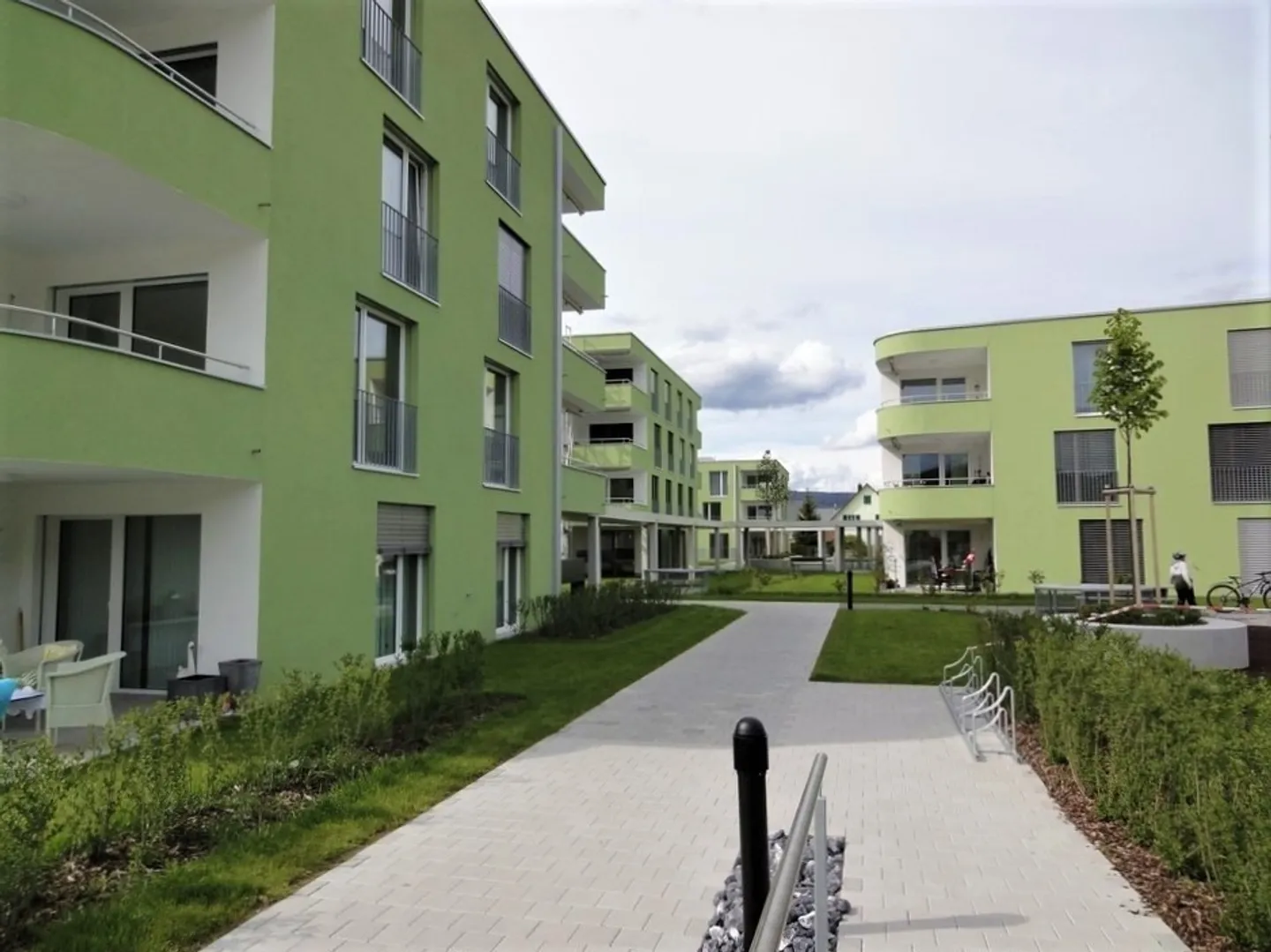 MODERNE ET DANS LE VERT - VOTRE NOUVEAU FOYER - Photo 1 sur 7