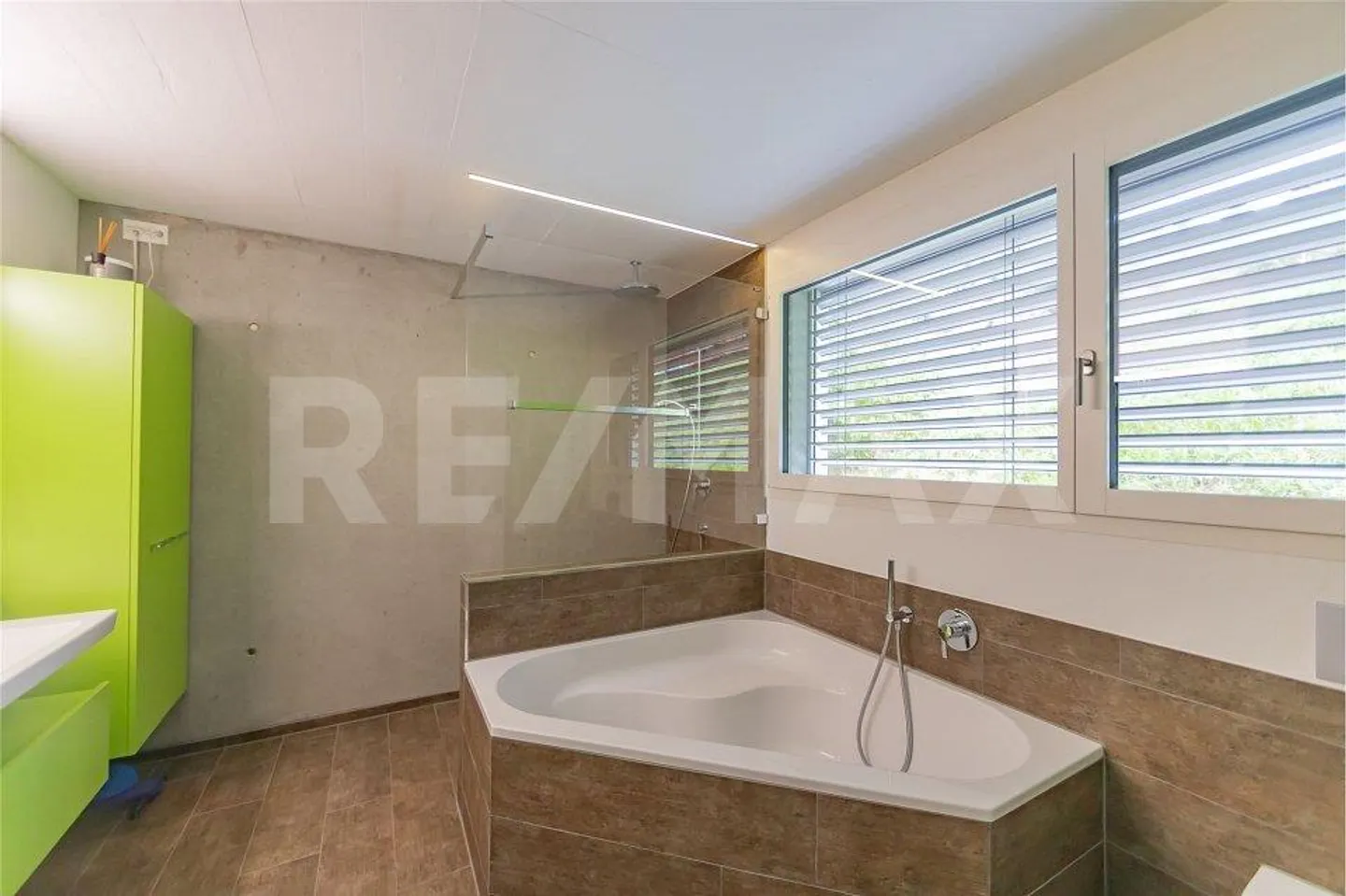 Exclusive condominium with potential - Photo 12 of 13