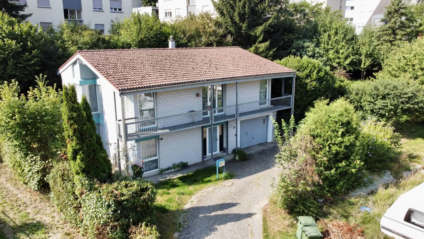 Spaziosa casa indipendente di 6,5 stanze con giardino e veranda - Foto 1 di 17