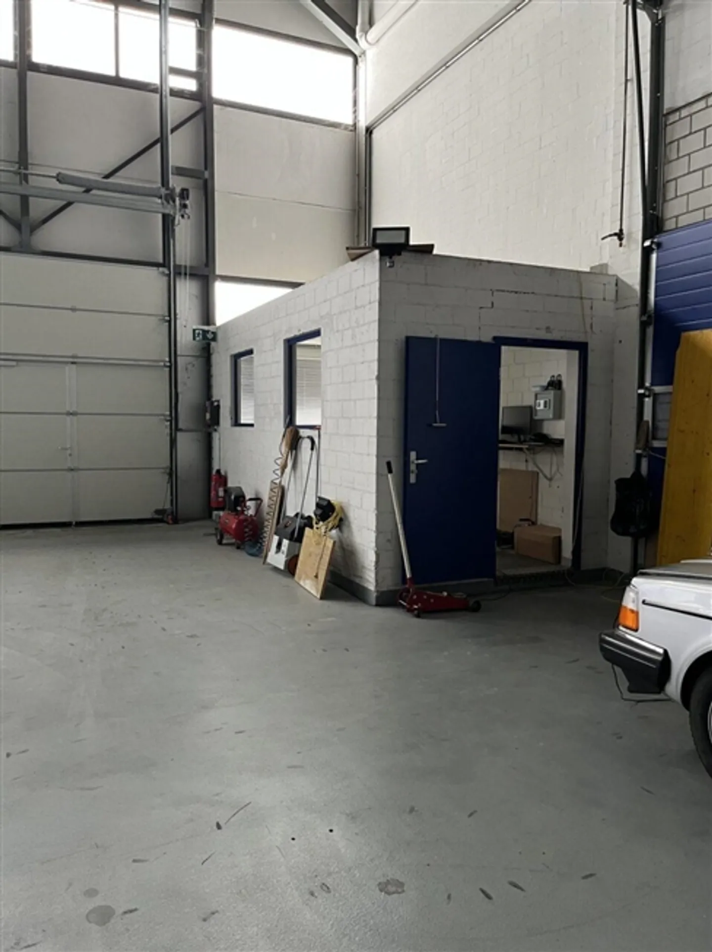 Grosszügige Gewerbehalle zu vermieten - Foto 2 von 8