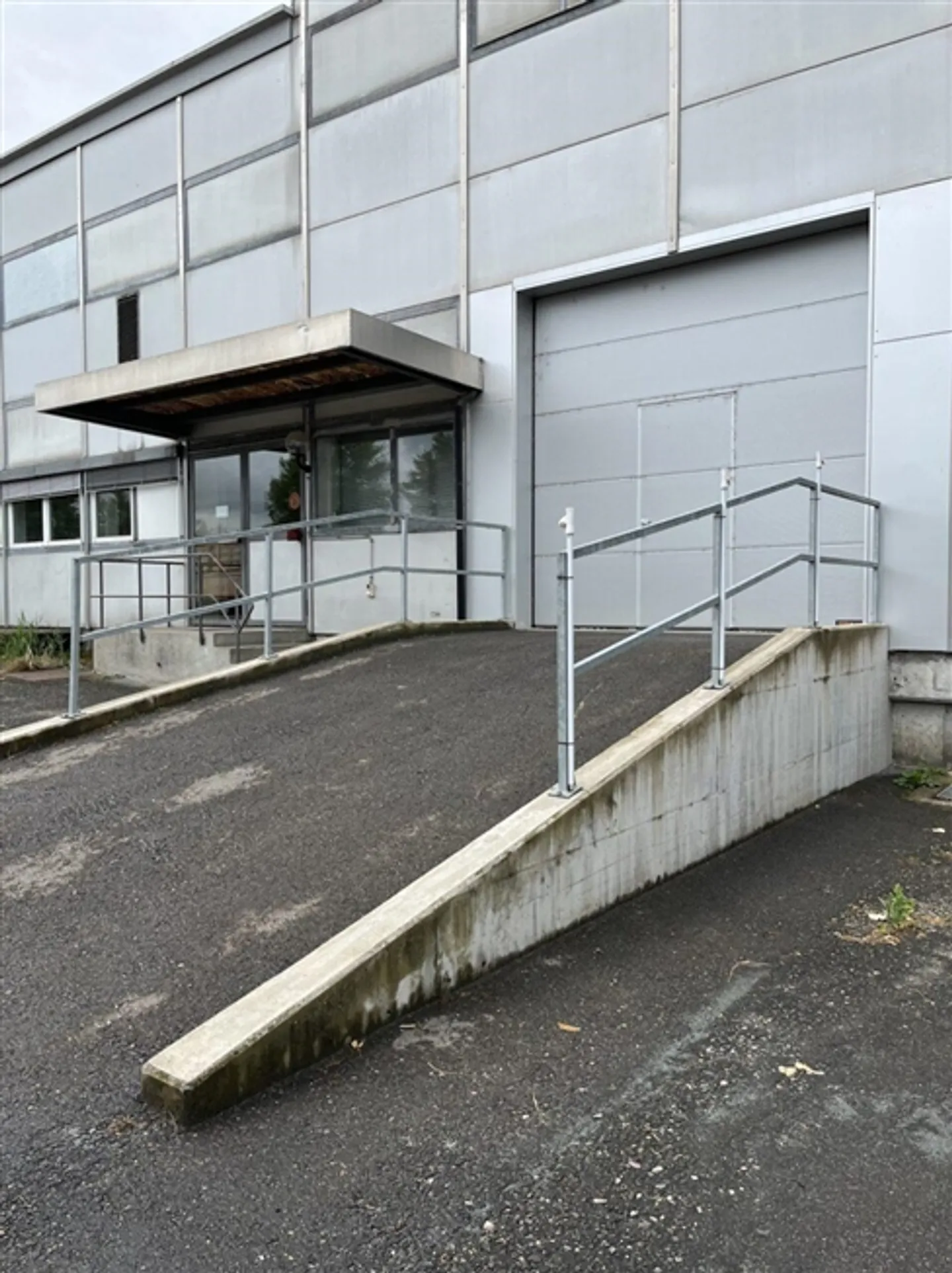 Grosszügige Gewerbehalle zu vermieten - Foto 6 von 8