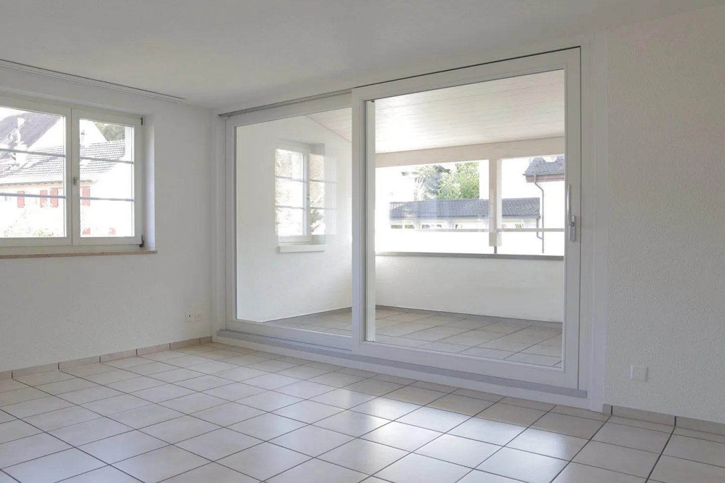 Large 5.5-room maisonette apartment with loggia in the heart of Giebenach - Photo 4 of 7