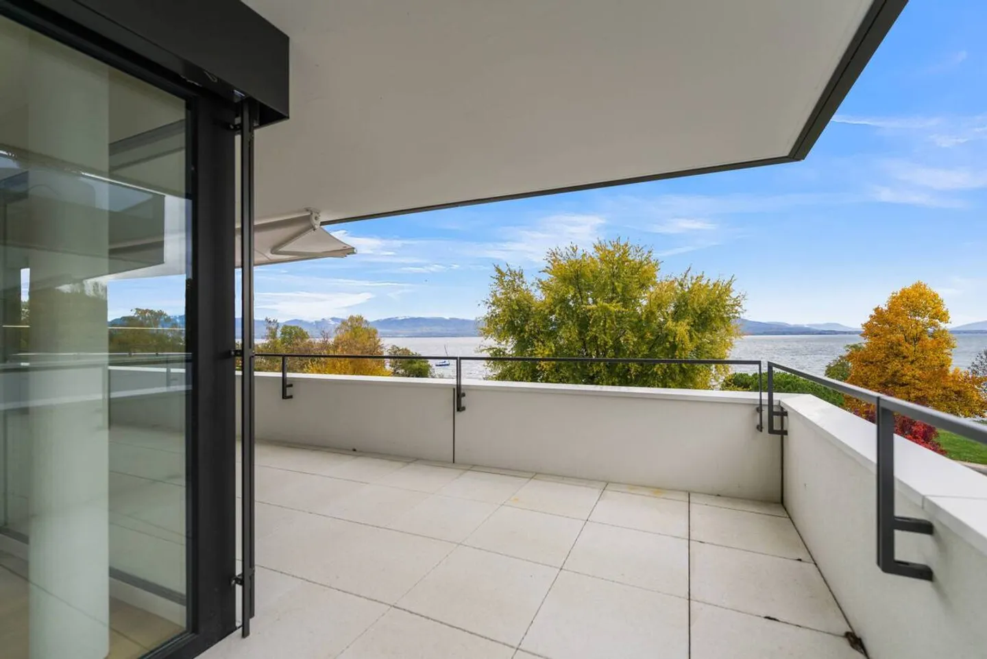 Neues Luxusapartment - 4,5 Zimmer Ecke mit 76m² Balkon - Seeblick - Foto 5 von 9