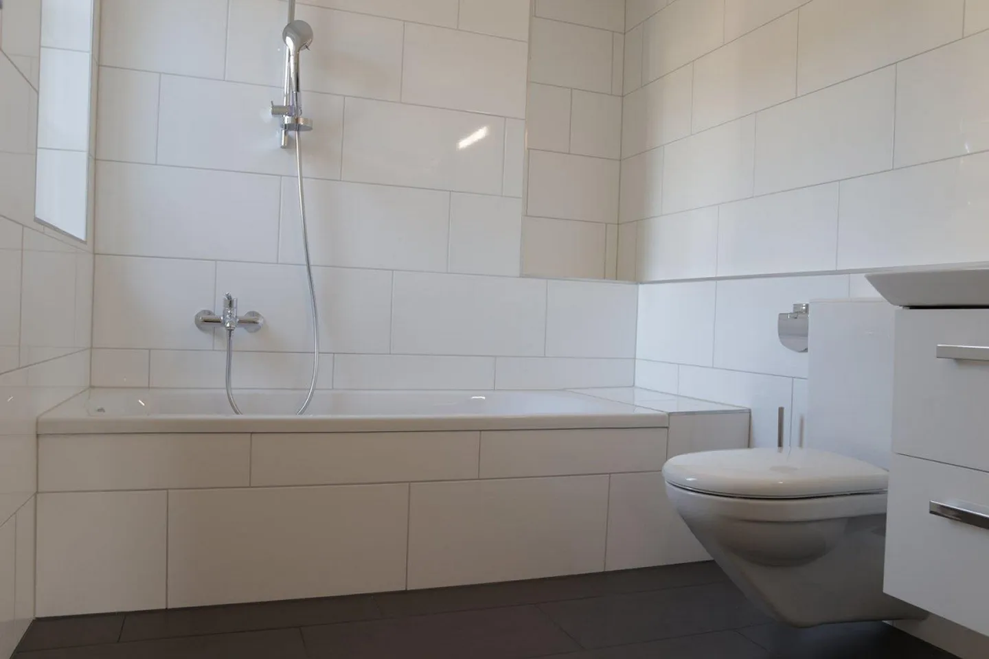 Large 5.5-room maisonette apartment with loggia in the heart of Giebenach - Photo 5 of 7