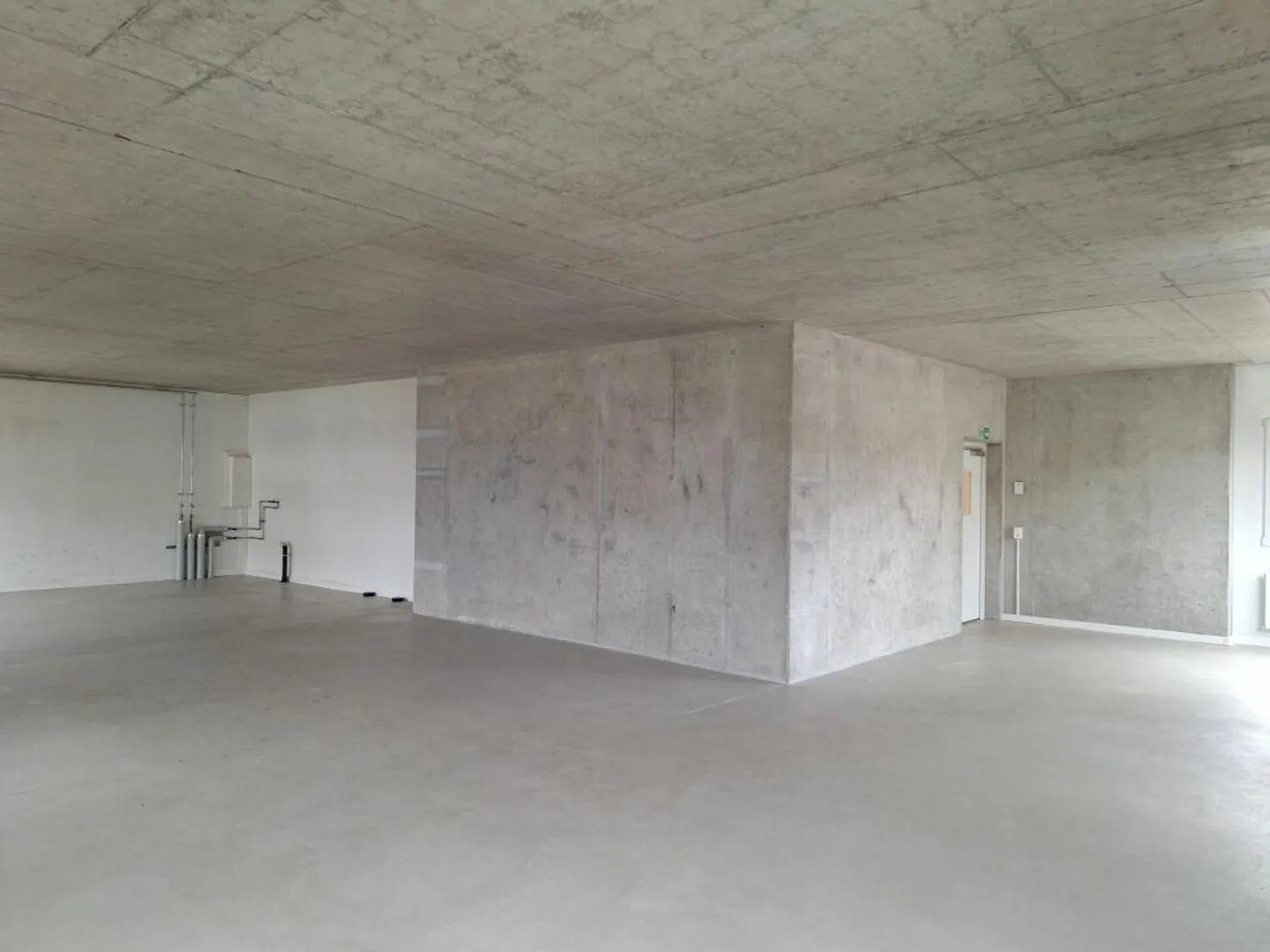 Espace commercial lumineux de 126m2 - Photo 2 sur 7