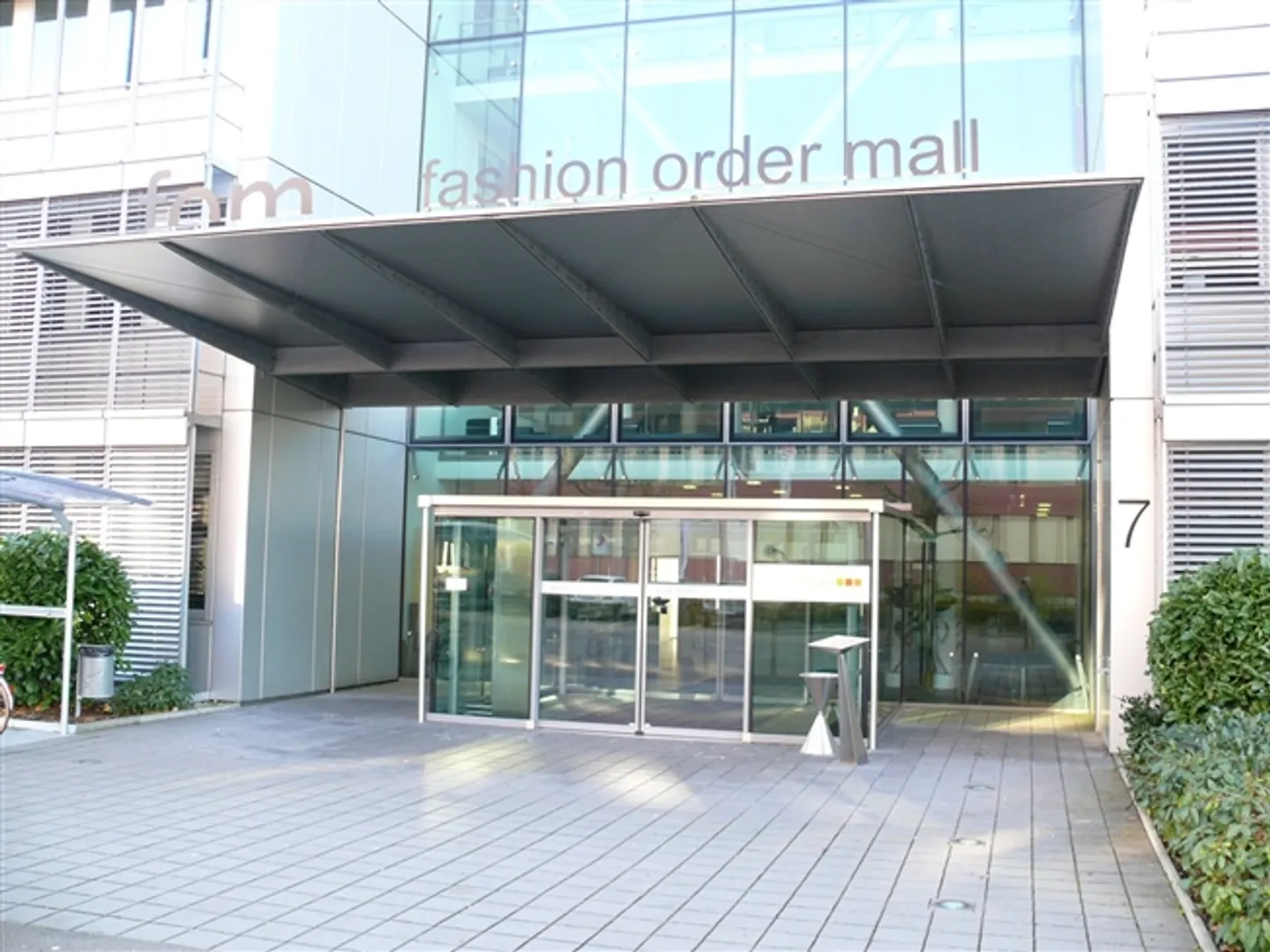 Office in the middle of Spreitenbach in a well-maintained property in an excellent location - Photo 1 of 5