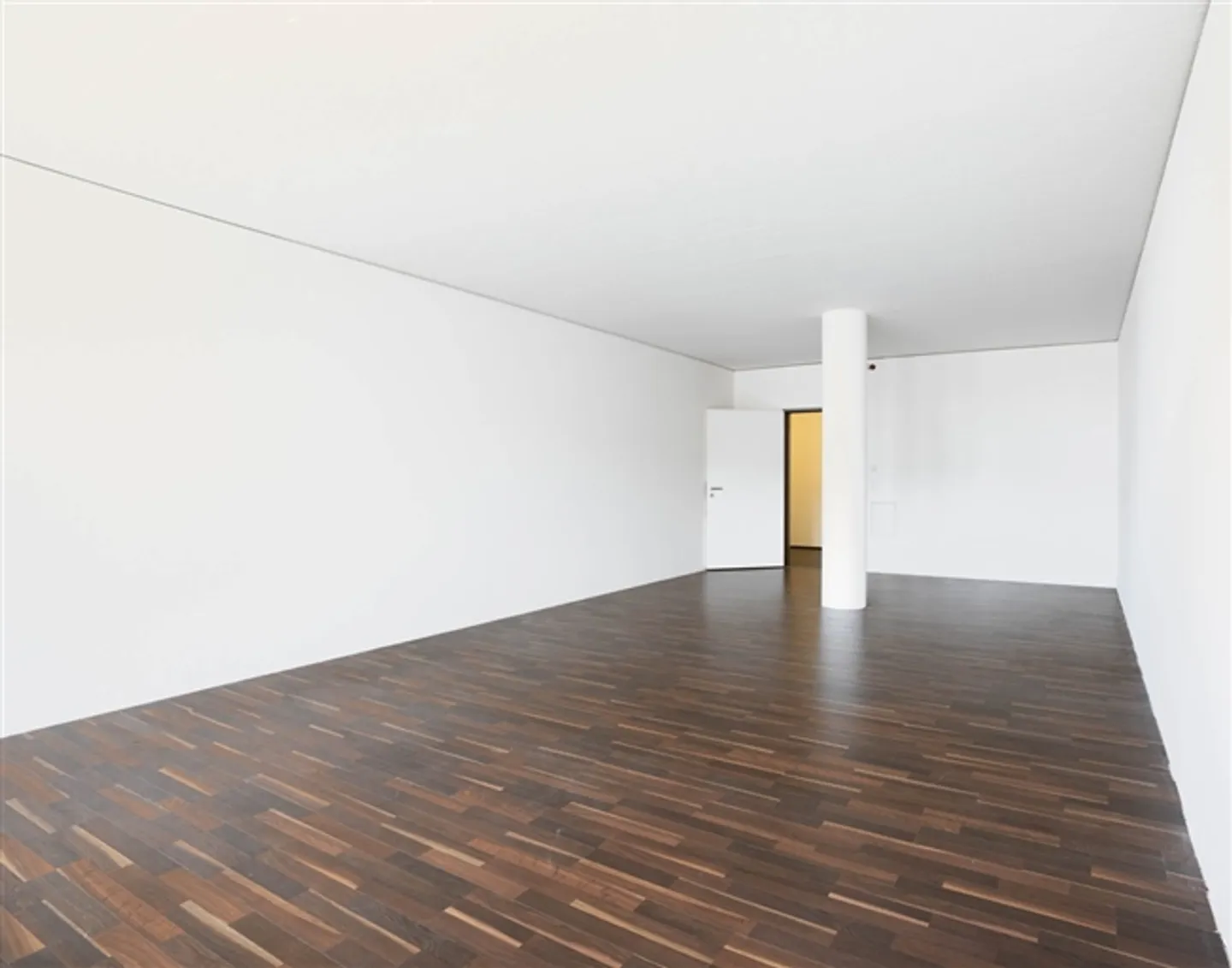 Office in the middle of Spreitenbach in a well-maintained property in an excellent location - Photo 4 of 5