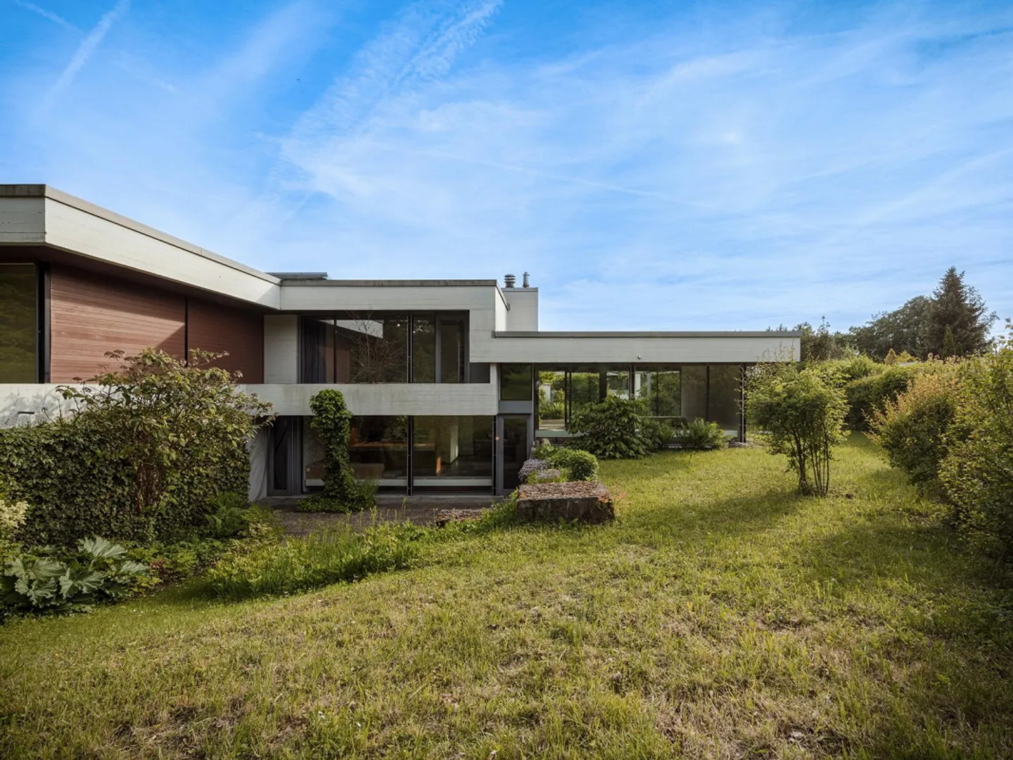 Einzigartiges Doppelhaus mit Naturweiher - Foto 1 von 4