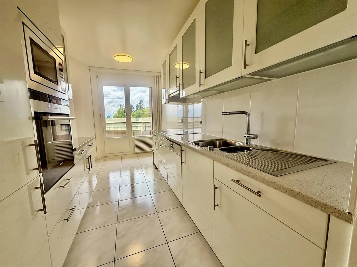 6-room Apartment - Photo 3 of 8