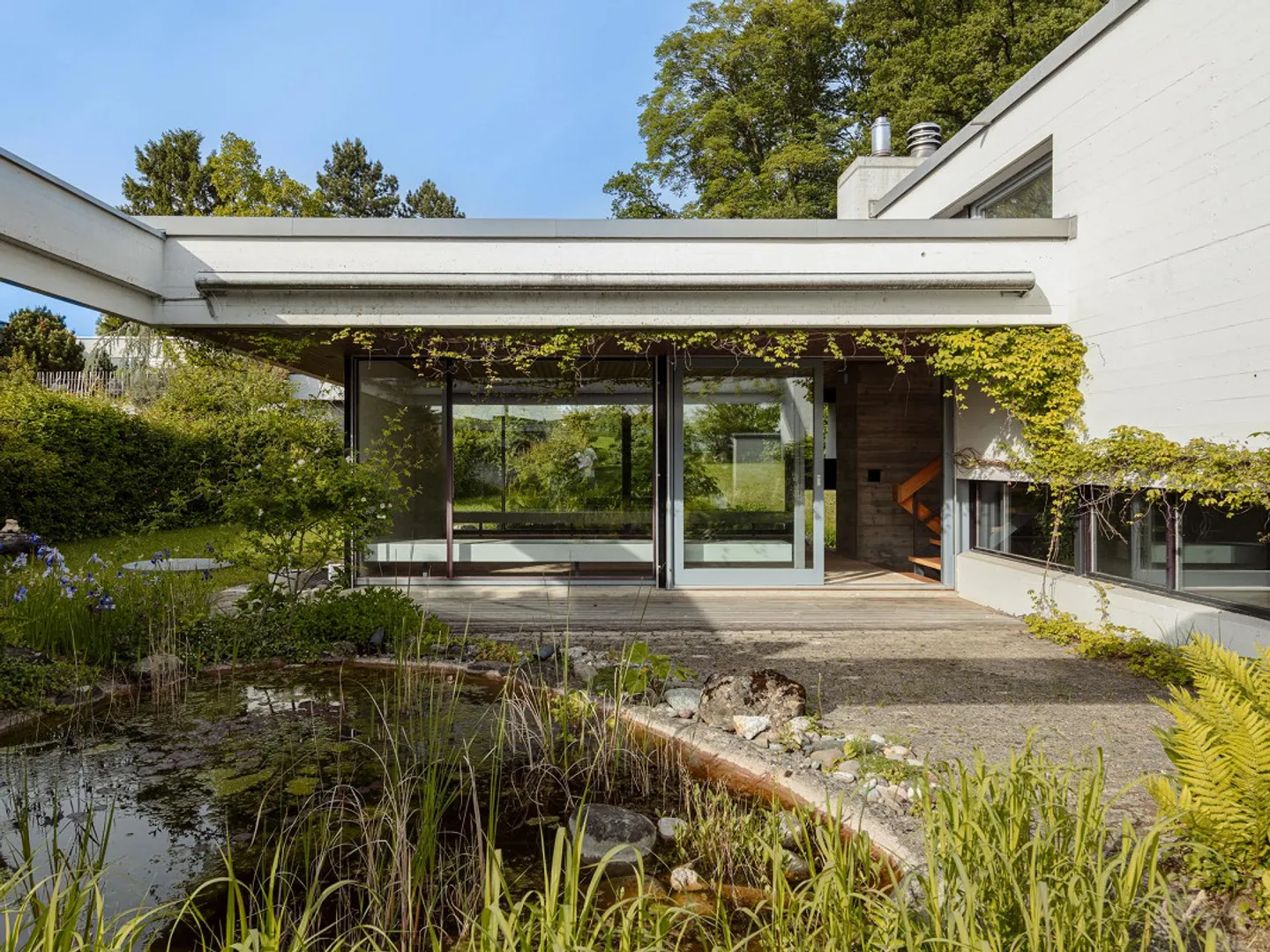 Einzigartiges Doppelhaus mit Naturweiher - Foto 2 von 4