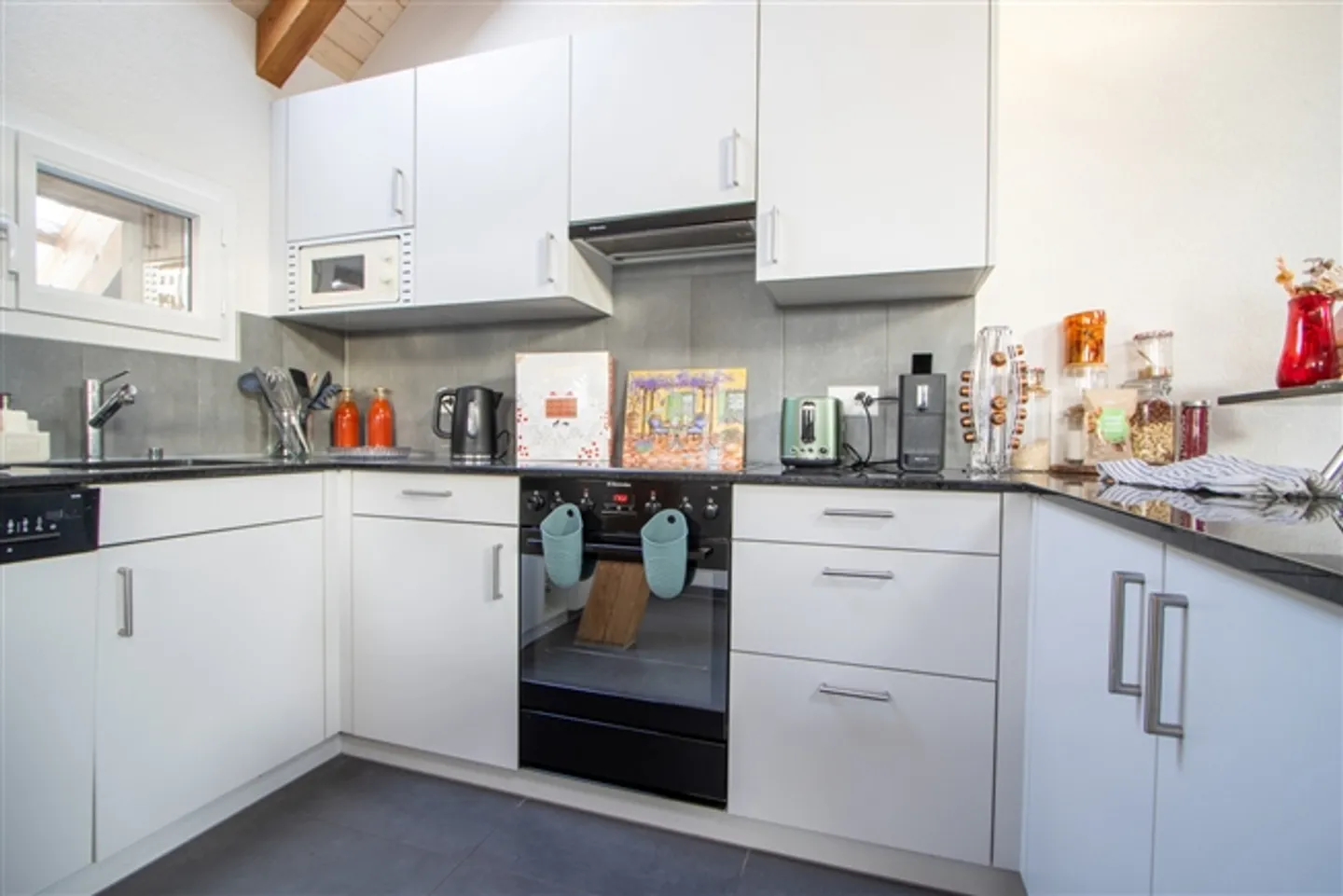 Charming 3.5-room apartment in a sunny location - Photo 3 of 11