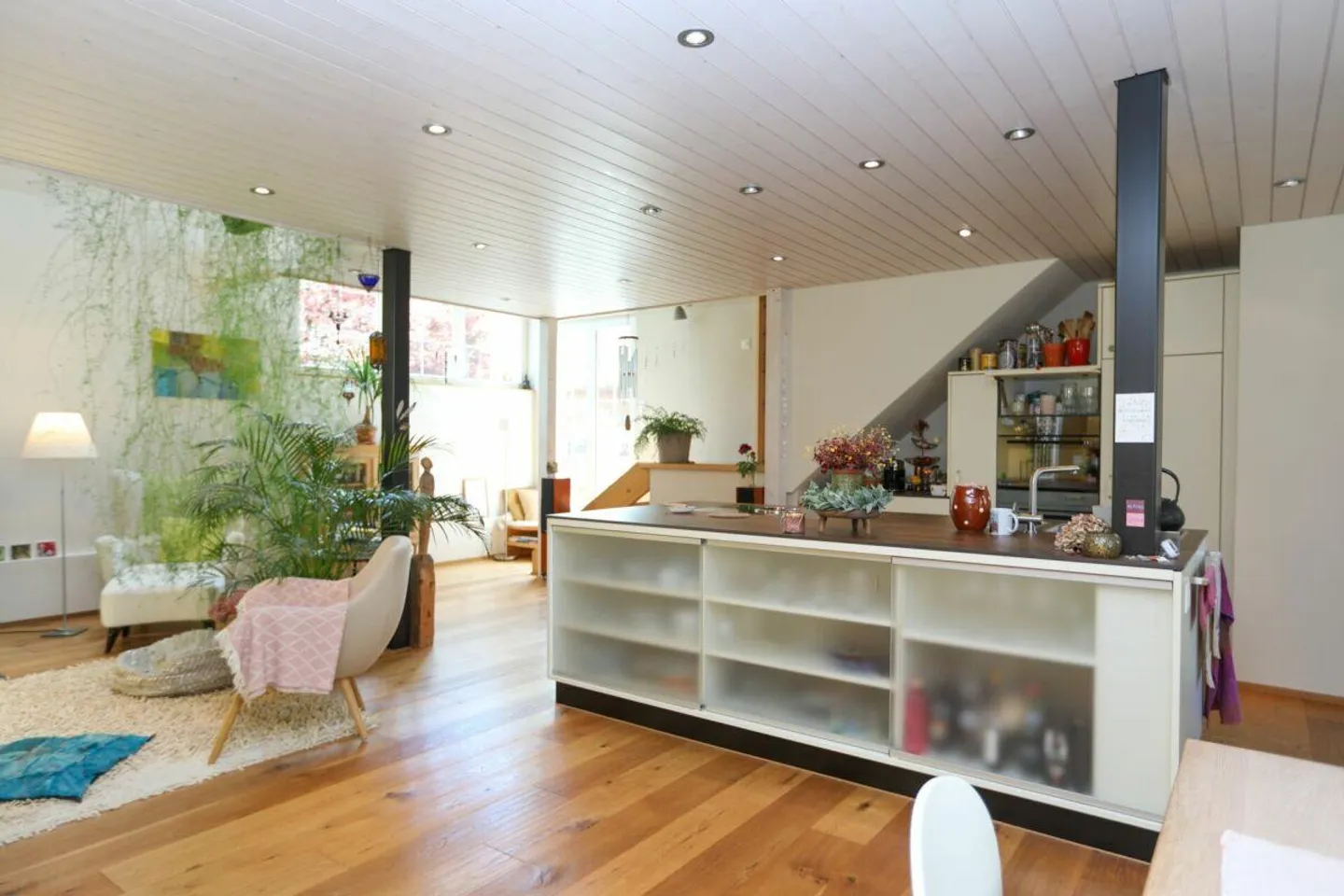 Maison bifamiliale avec magnifique jardin de fleurs - Un objet de passion! - Photo 2 sur 22