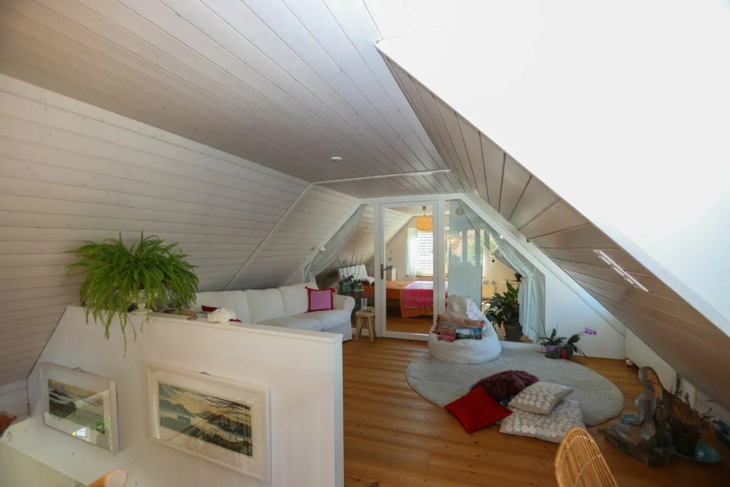 Maison bifamiliale avec magnifique jardin de fleurs - Un objet de passion! - Photo 8 sur 22
