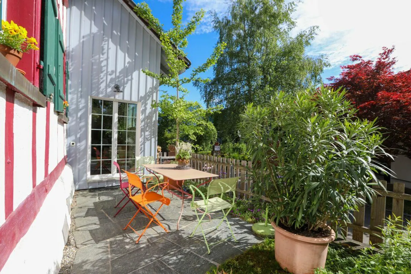 Maison bifamiliale avec magnifique jardin de fleurs - Un objet de passion! - Photo 17 sur 22