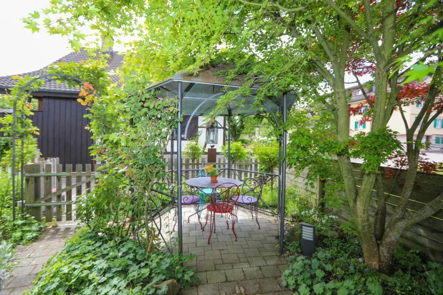 Maison bifamiliale avec magnifique jardin de fleurs - Un objet de passion! - Photo 19 sur 22