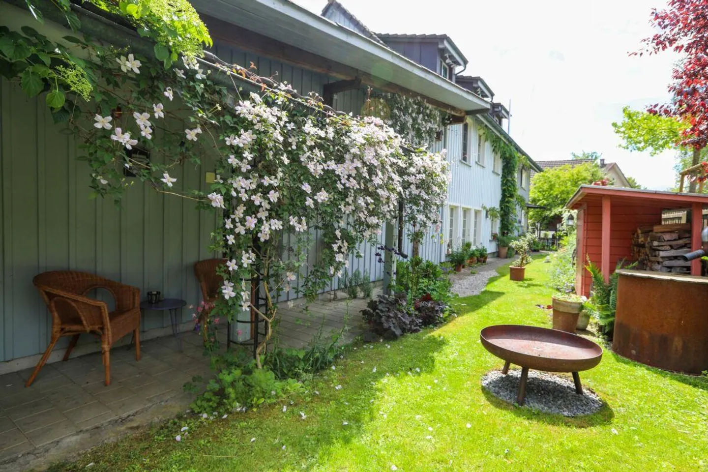 Maison bifamiliale avec magnifique jardin de fleurs - Un objet de passion! - Photo 20 sur 22