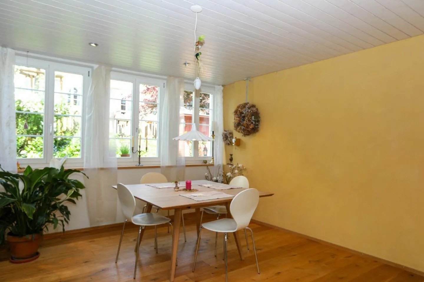 Maison bifamiliale avec magnifique jardin de fleurs - Un objet de passion! - Photo 5 sur 22