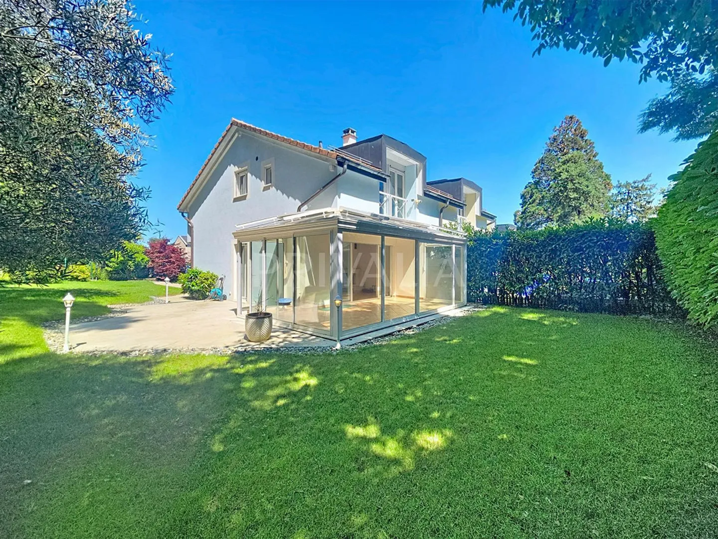 Charming gable-end attached villa in a residential area - Photo 8 of 8