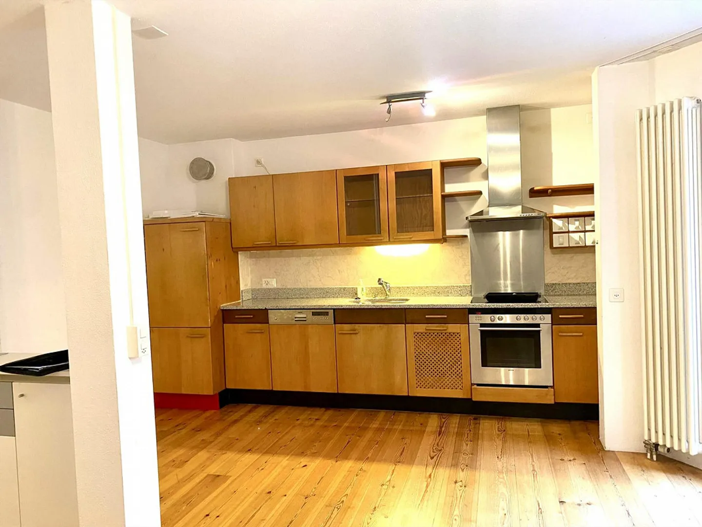 Appartamento di 3,5 stanze nel centro storico direttamente sul Reno con balcone - Foto 3 di 10