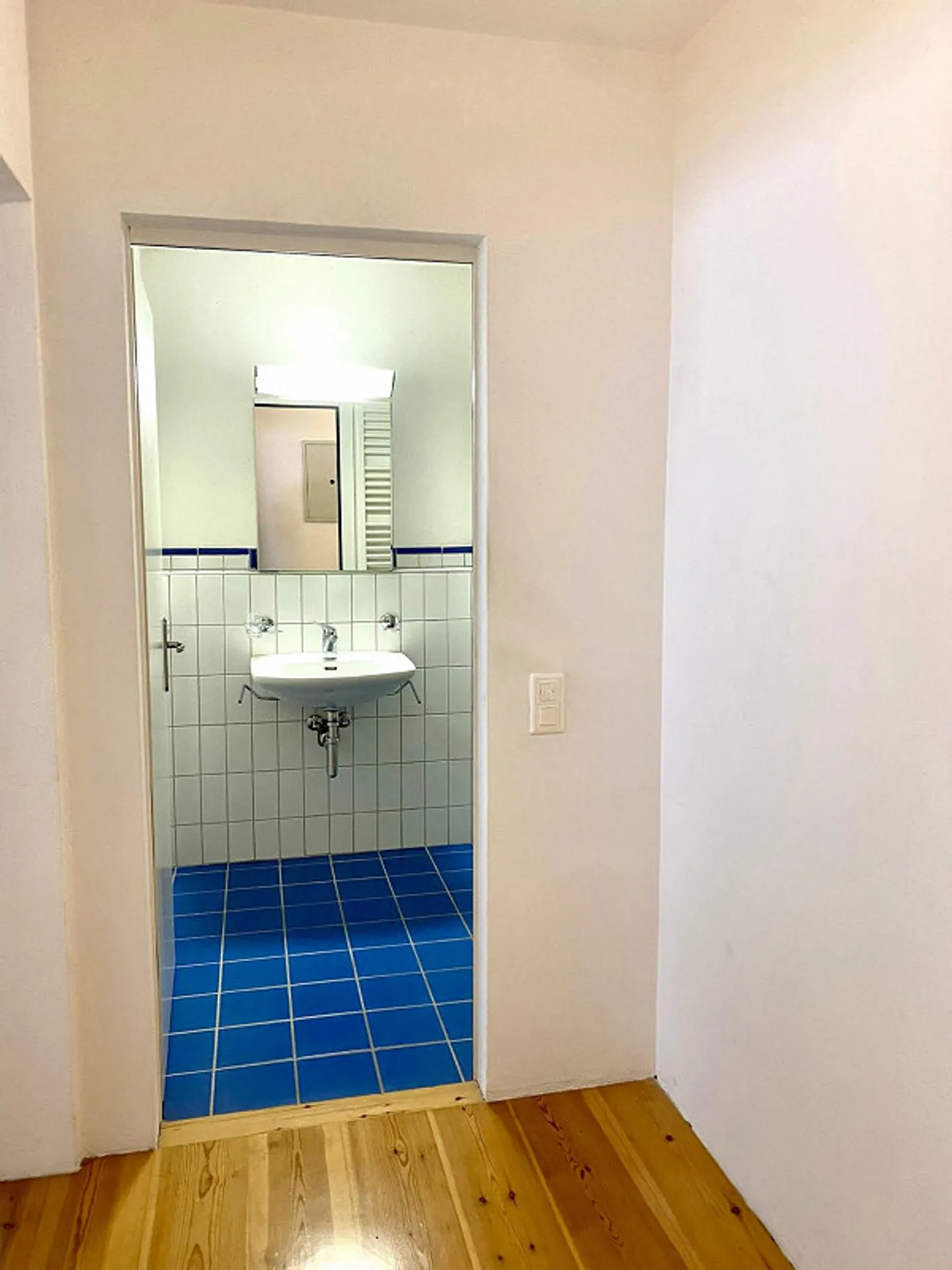 Appartamento di 3,5 stanze nel centro storico direttamente sul Reno con balcone - Foto 8 di 10