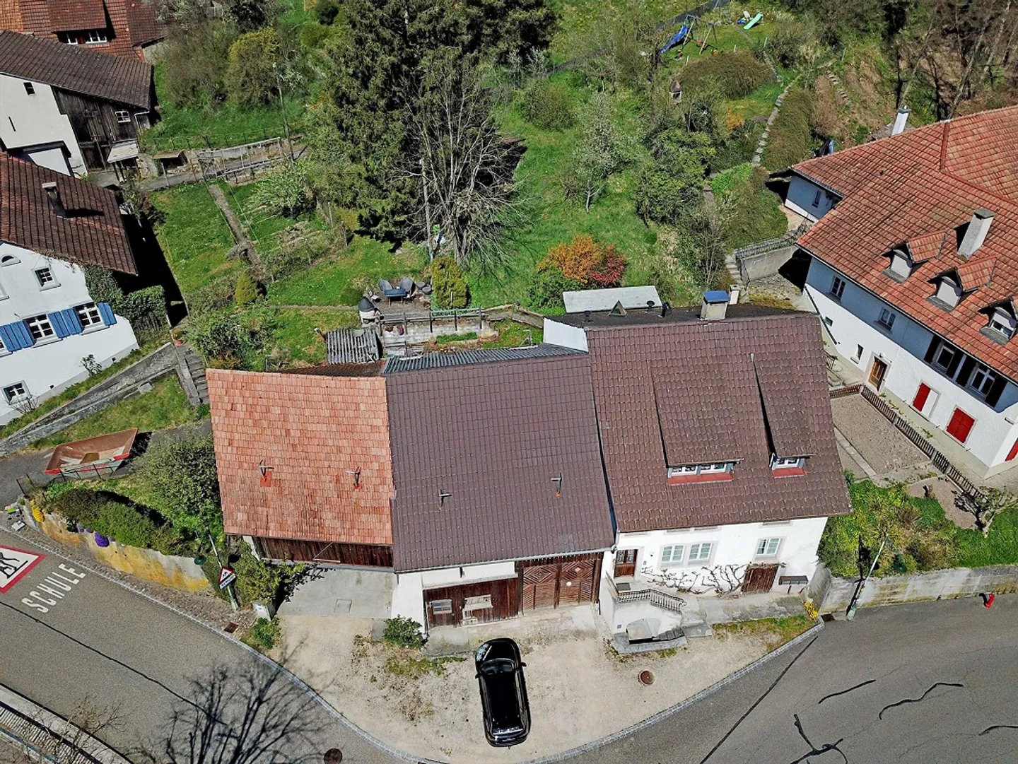 Edificio residenziale ed economico nella zona centrale di Hemmiken BL - Foto 3 di 14