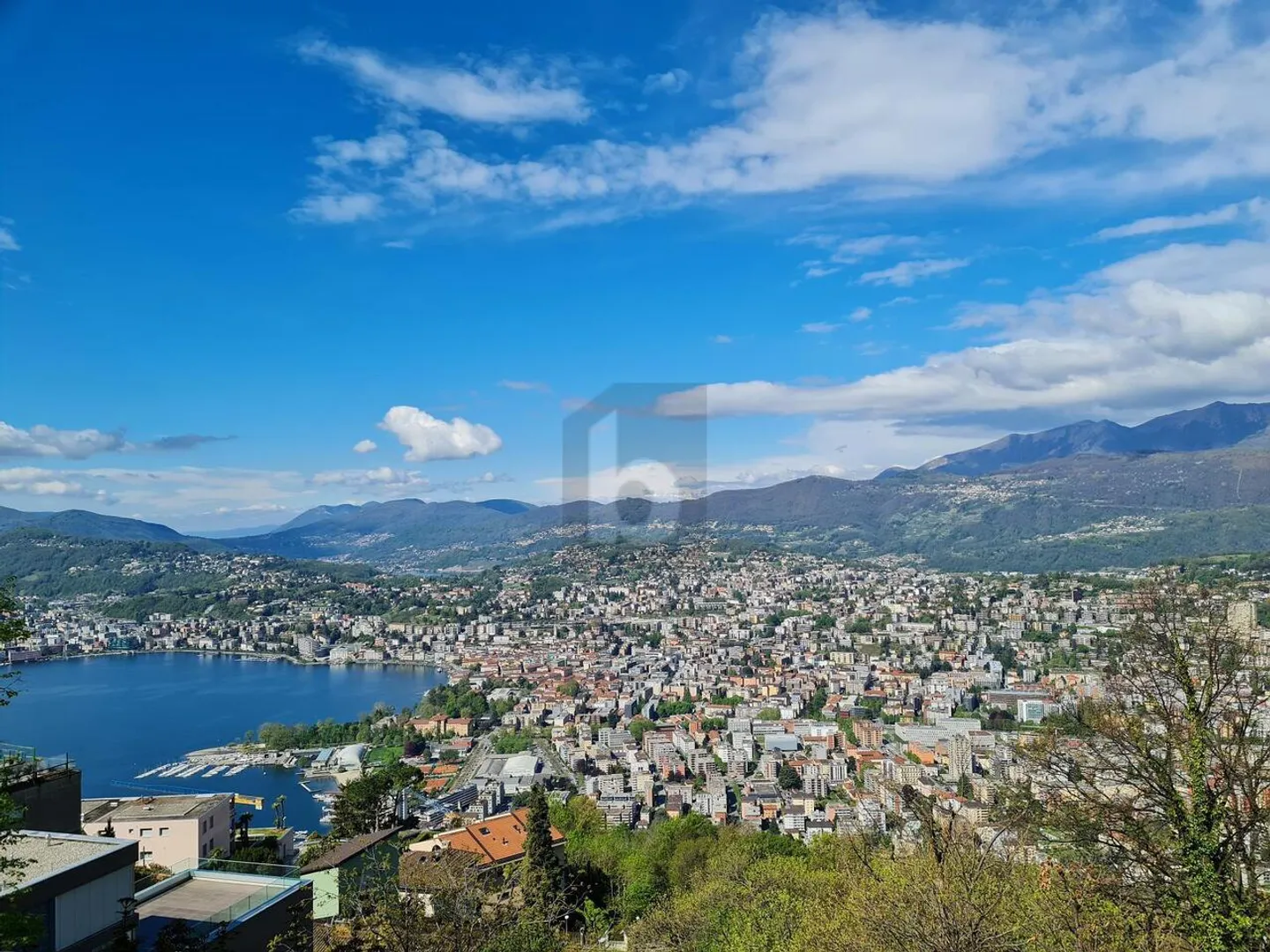 «CON MERAVIGLIOSA VISTA PANORAMICA» - Foto 1 di 6