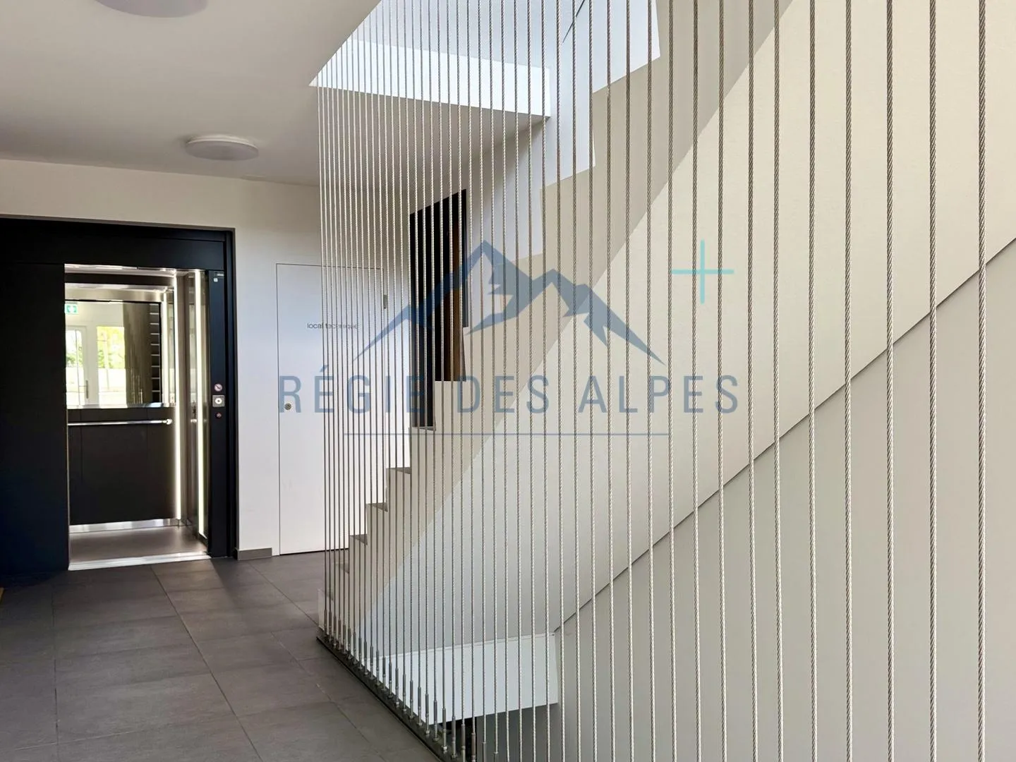 5-room apartment - Photo 3 of 10