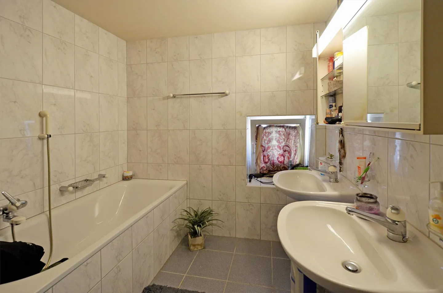 Edificio residenziale ed economico nella zona centrale di Hemmiken BL - Foto 9 di 14