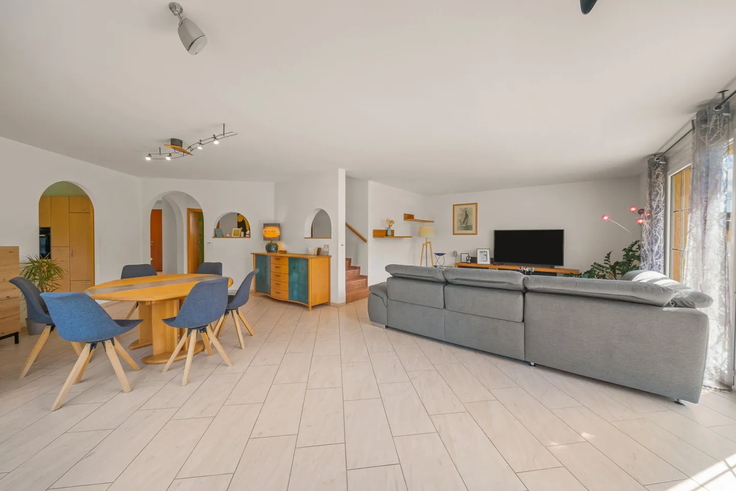 Superb individual villa with a large plot - Photo 4 of 11