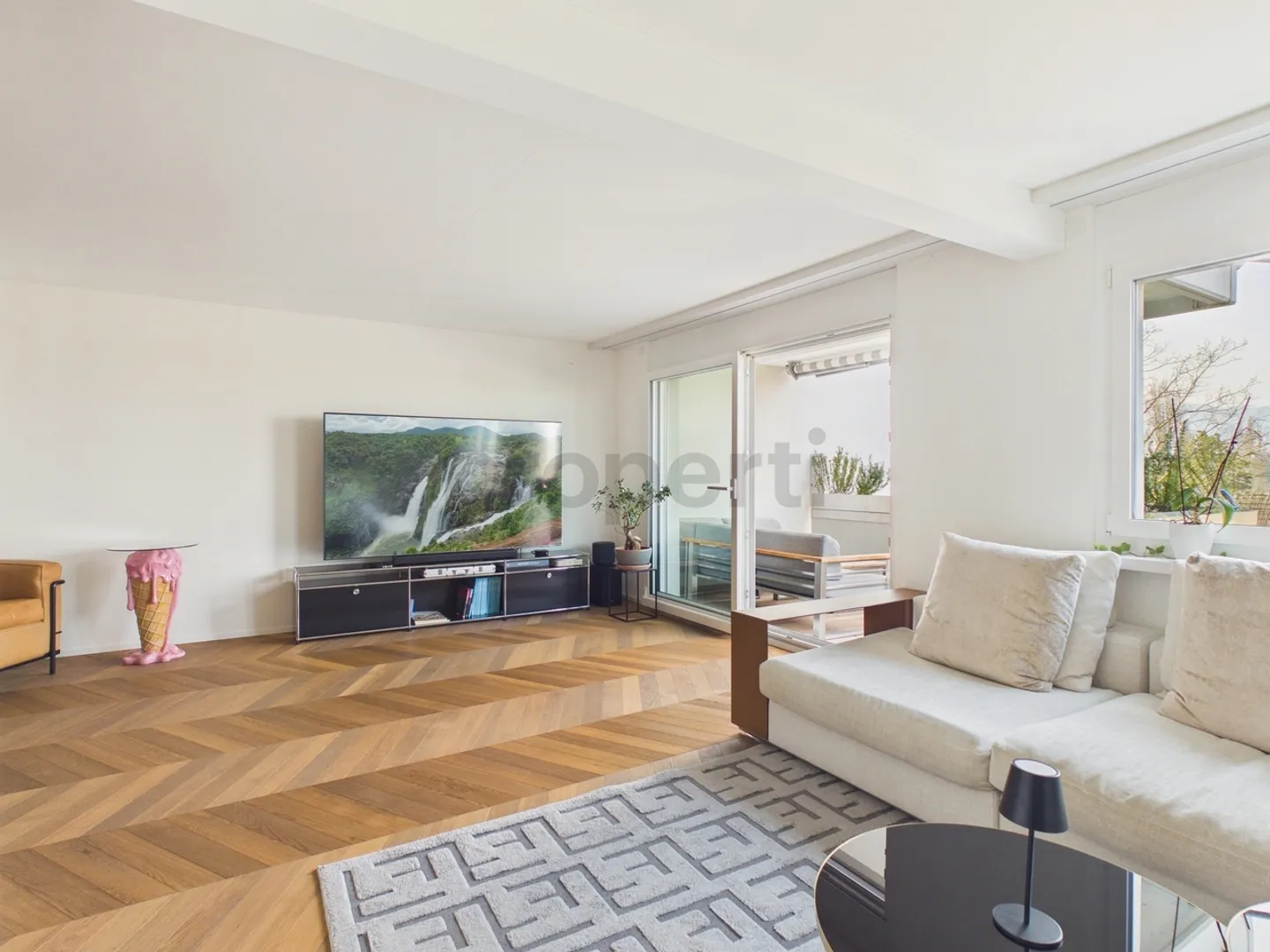 Furnished 3.5-room apartment with balcony, Zurich - Photo 1 of 13