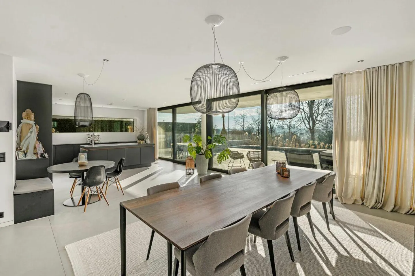 Dream Villa Near the Lake - Photo 3 of 5