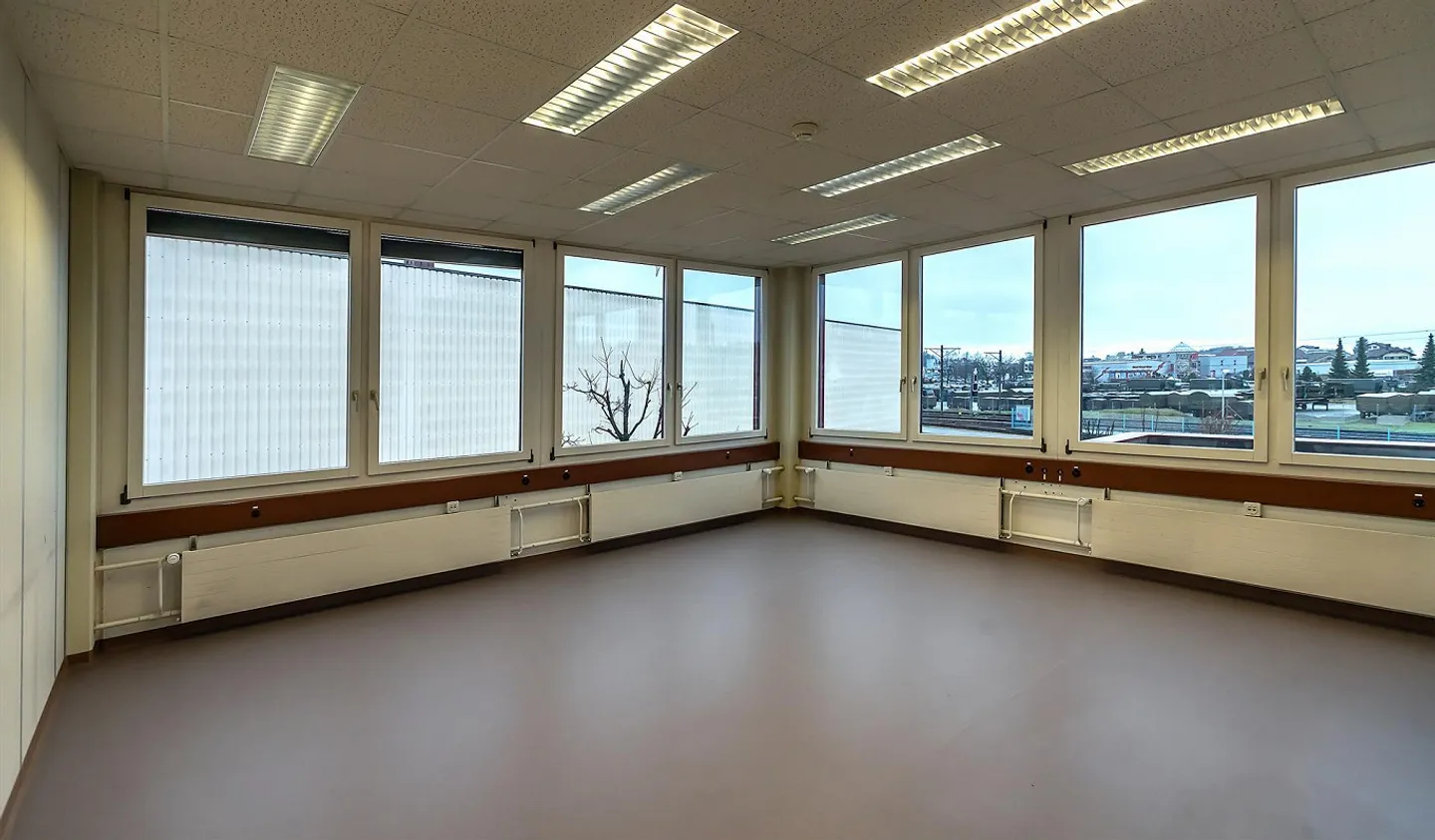 Office Commercial Space between 100 to 1,000 m2 - Photo 4 of 7