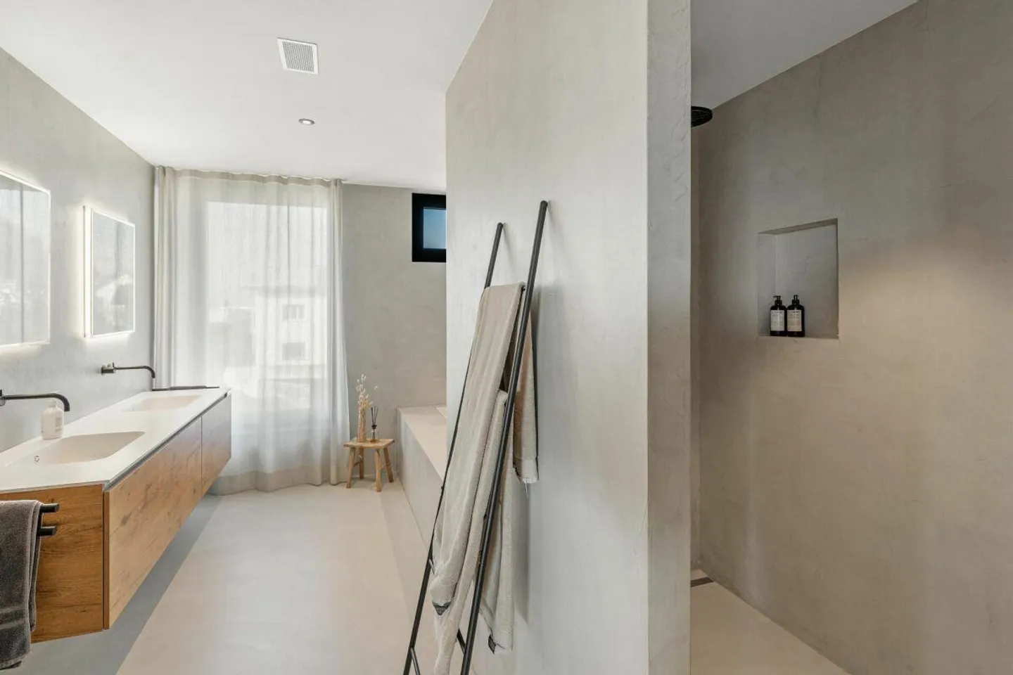 Dream Villa Near the Lake - Photo 5 of 5