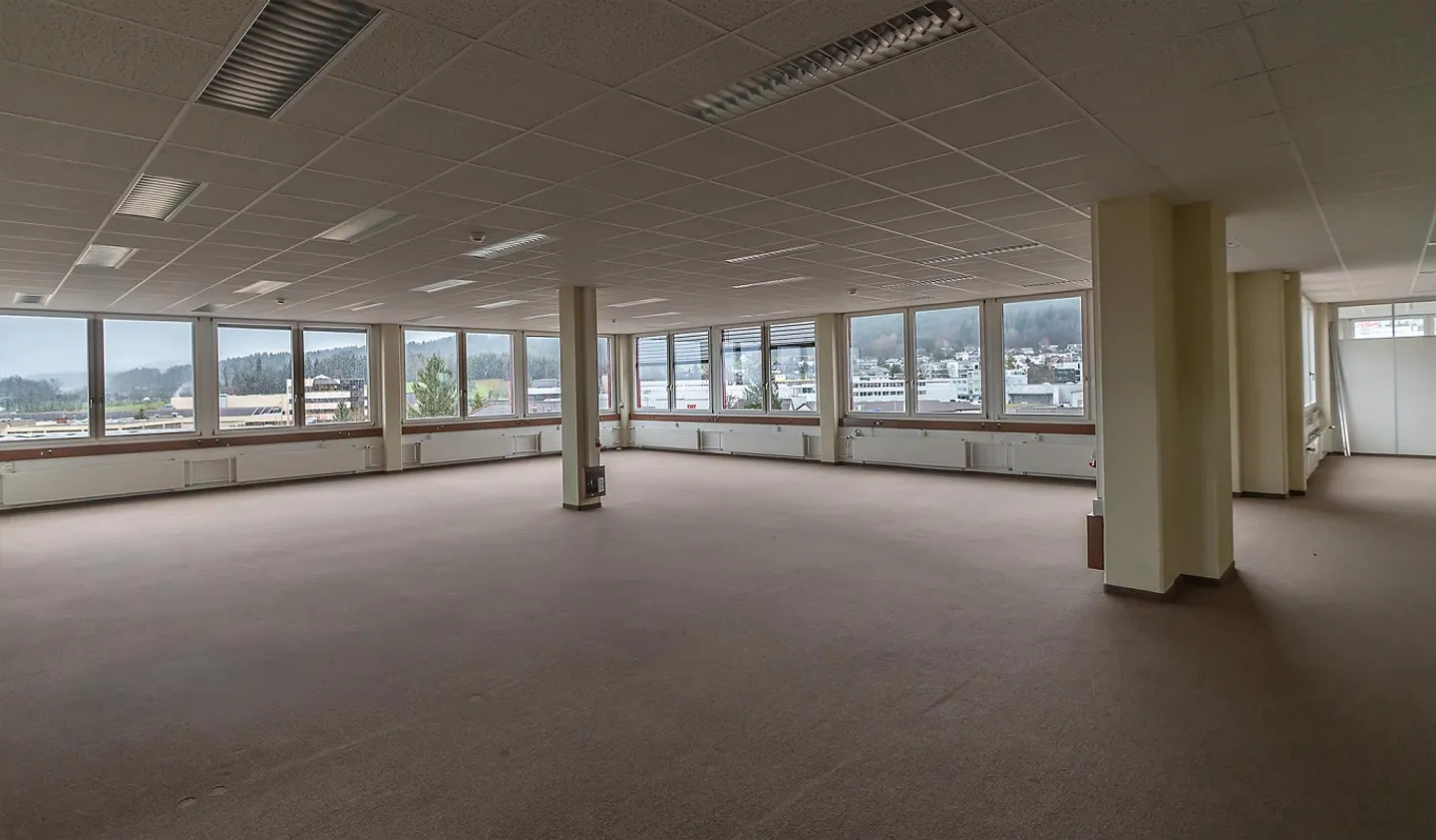 Office Commercial Space between 100 to 1,000 m2 - Photo 5 of 7