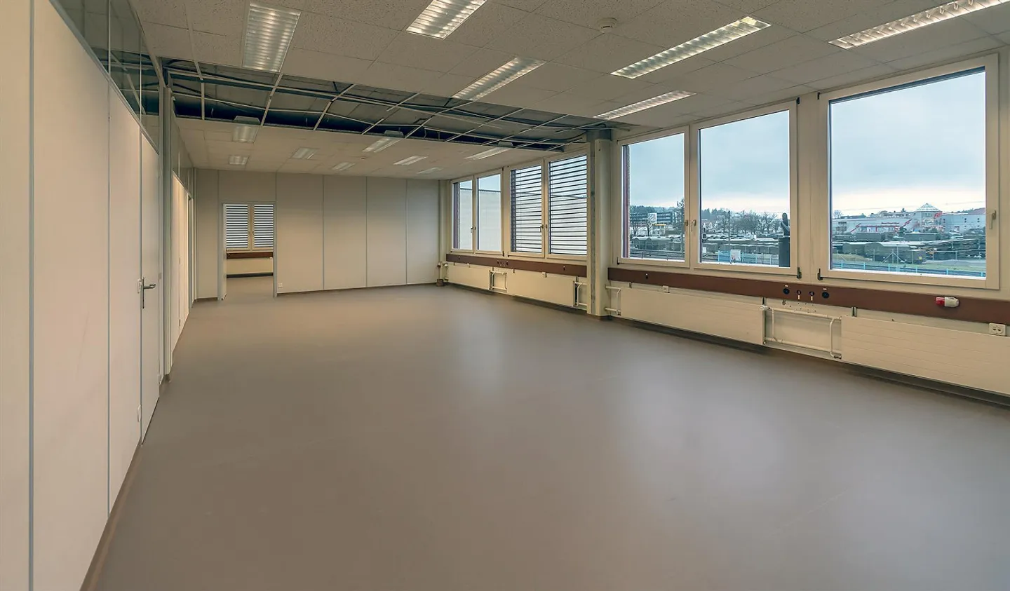 Office Commercial Space between 100 to 1,000 m2 - Photo 6 of 7