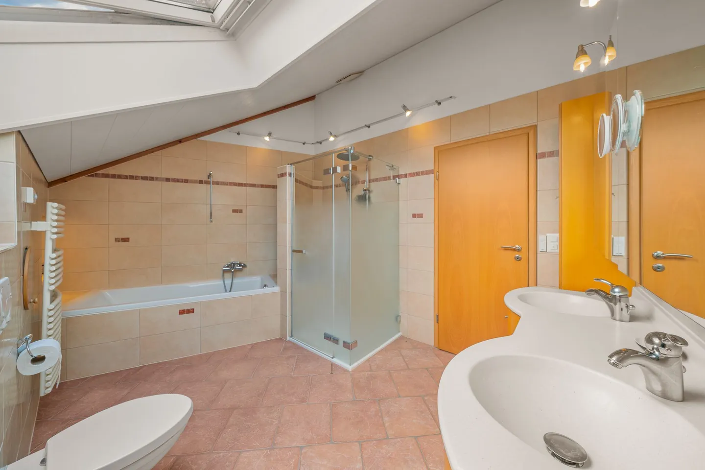 Superb individual villa with a large plot - Photo 9 of 11