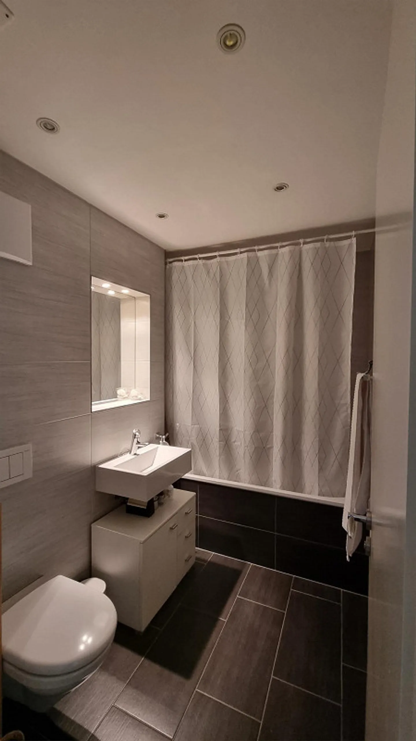 Recherche de locataire : Appartement lumineux de 2 pièces avec balcon près de la gare SBB - Photo 4 sur 5