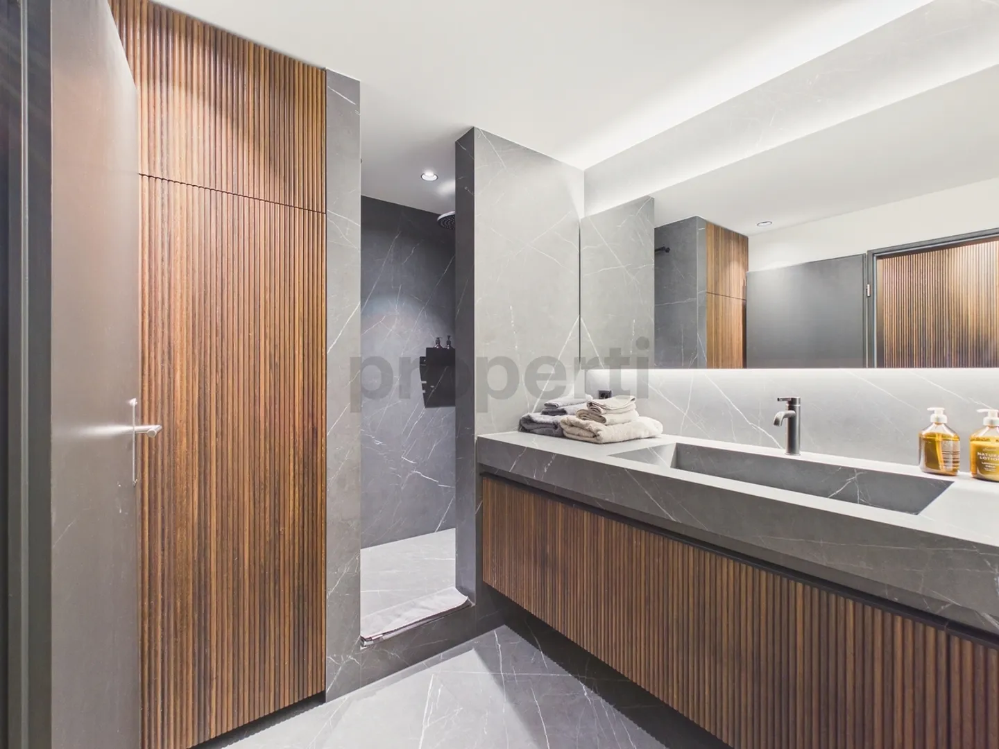 Furnished 3.5-room apartment with balcony, Zurich - Photo 12 of 13