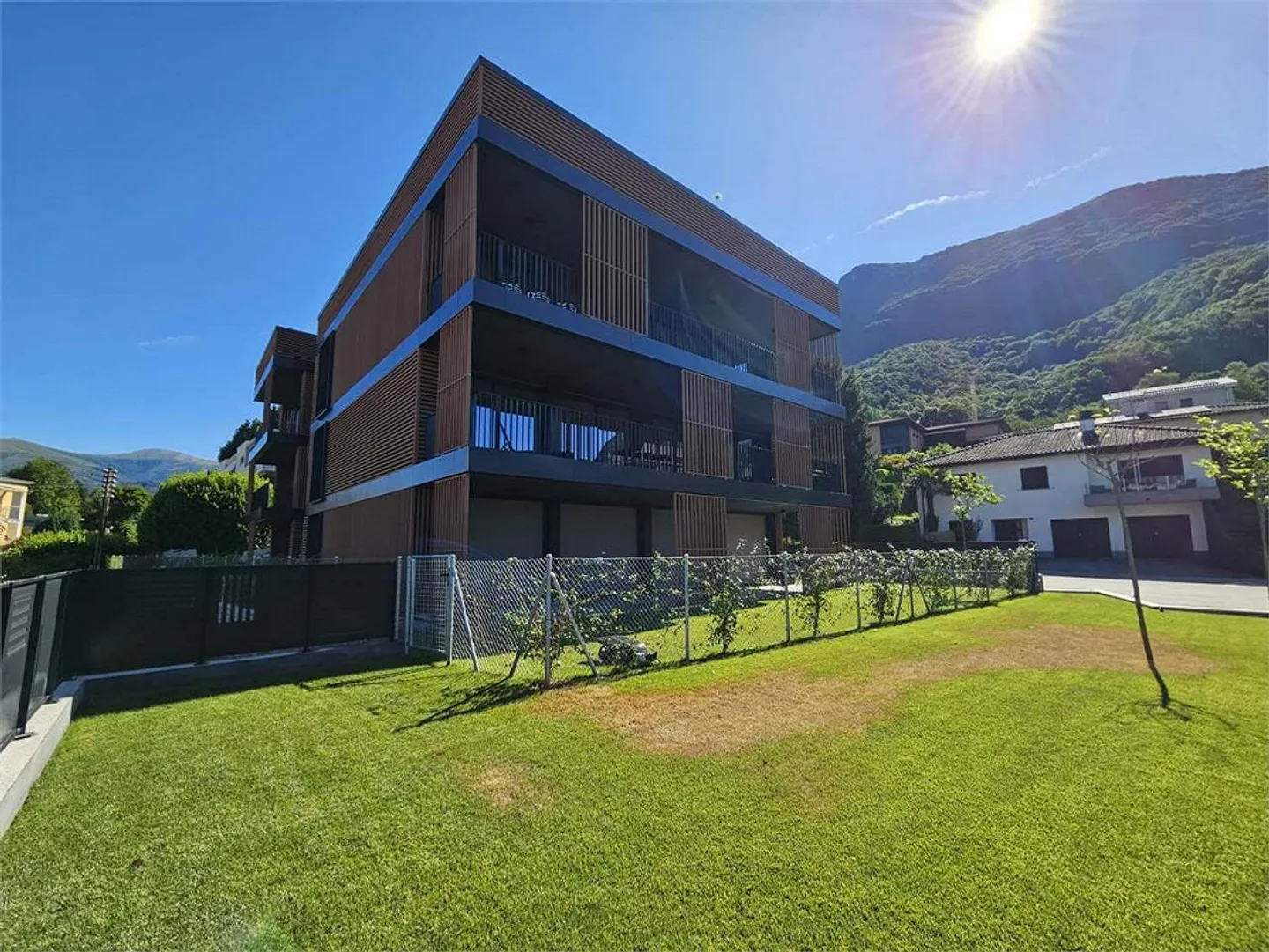 PREGASSONA-LUGANO, 4.5-ZIMMER-WOHNUNG MIT GARTEN - Foto 2 von 13
