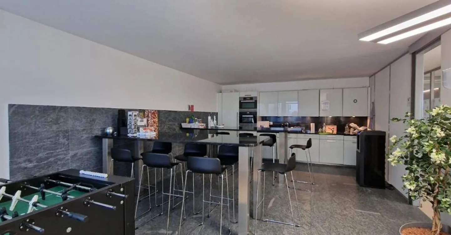 Spacious and modern commercial space! - Photo 6 of 8