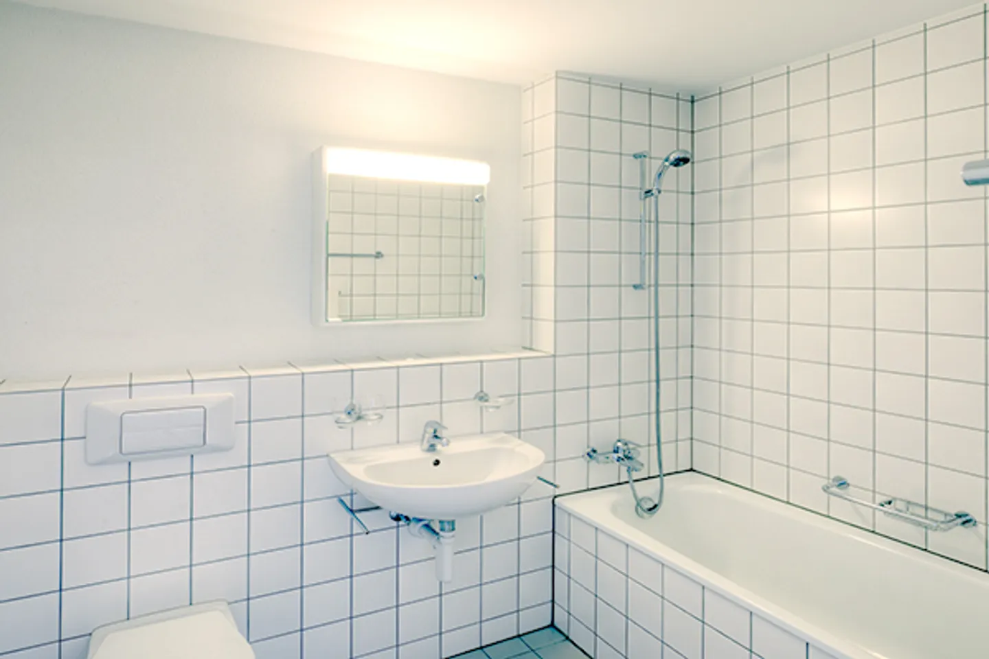 Bright Apartment in Family Area - Photo 4 of 6
