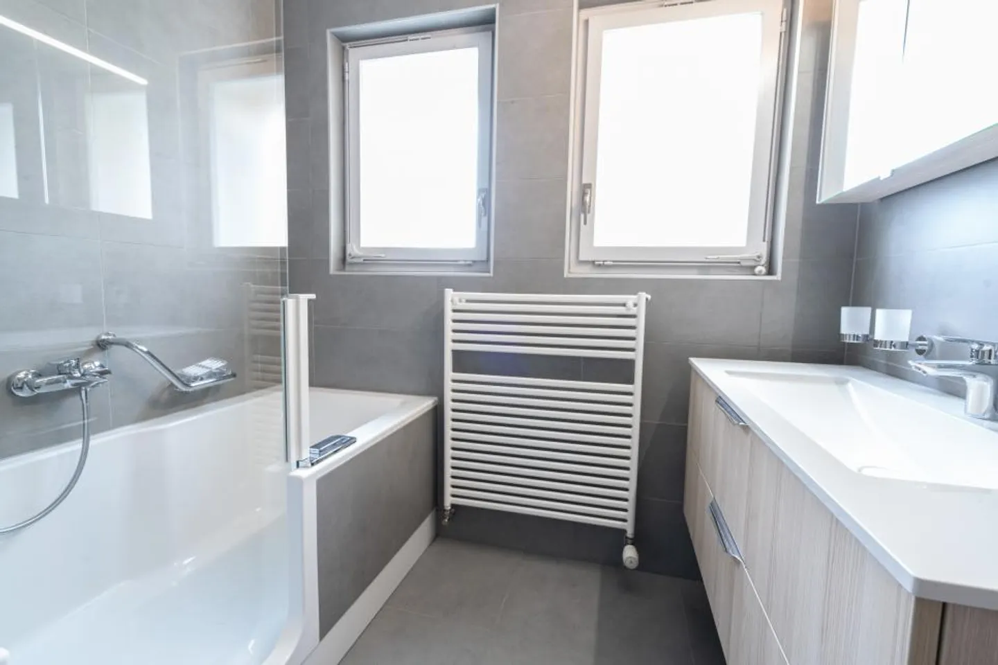 3,5 Zimmer mit separatem Schlafzimmer - Freie Sicht - Foto 5 di 6