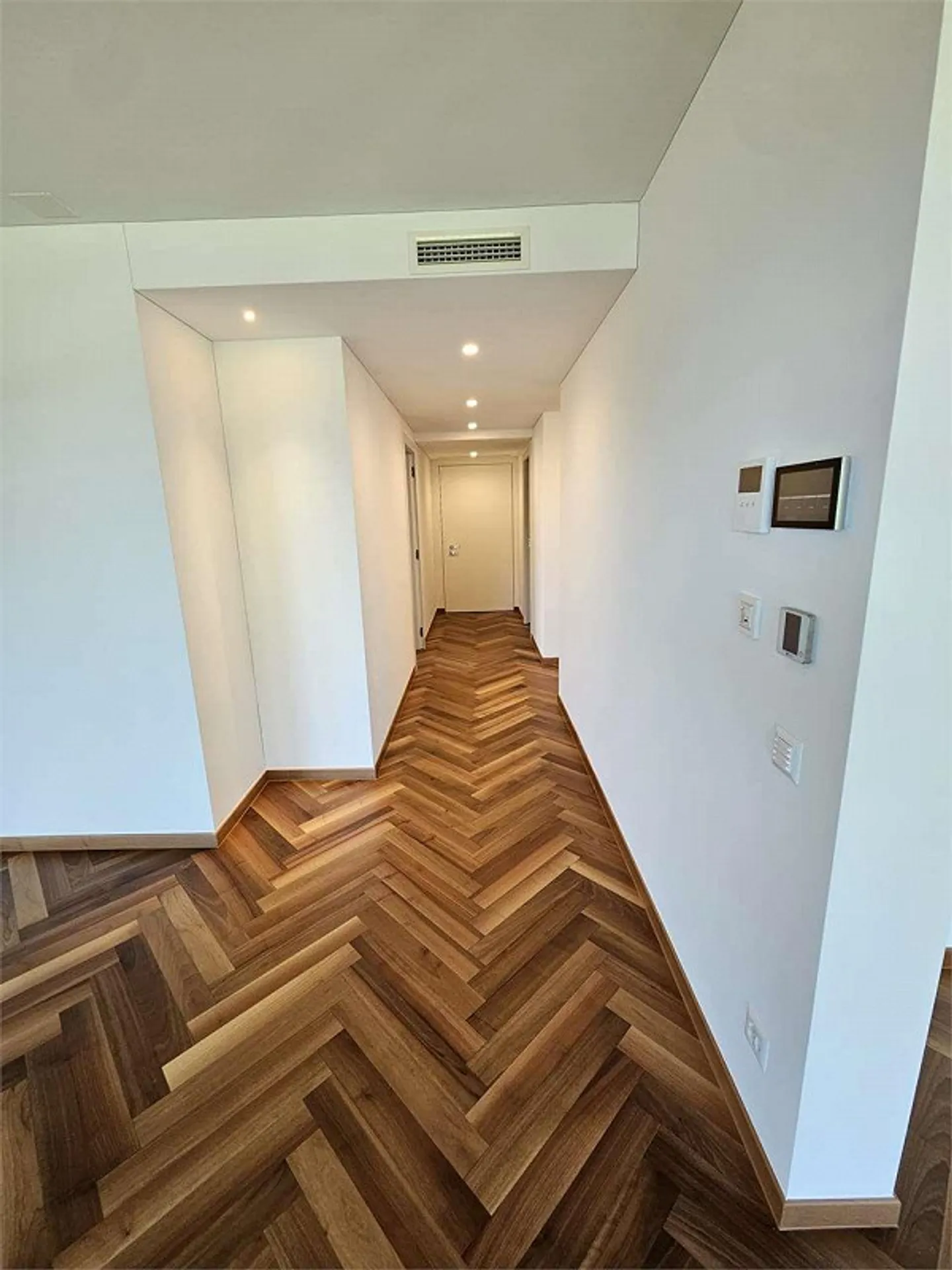 PREGASSONA-LUGANO, 4.5-ZIMMER-WOHNUNG MIT GARTEN - Foto 5 von 13