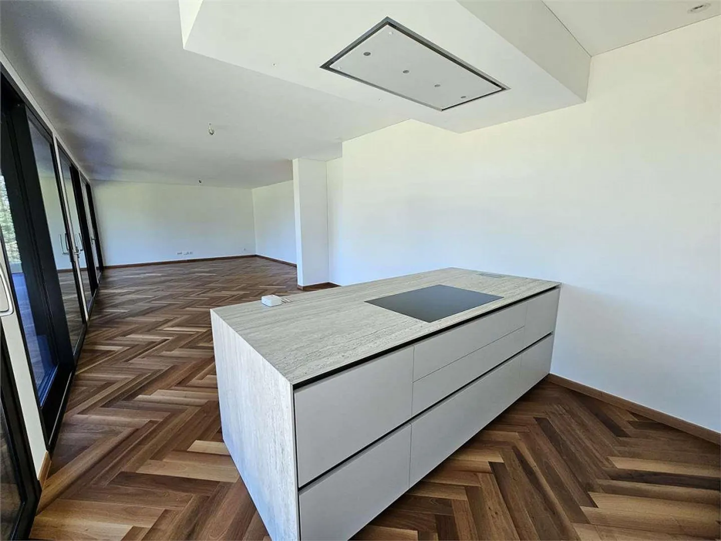 PREGASSONA-LUGANO, 4.5-ZIMMER-WOHNUNG MIT GARTEN - Foto 8 von 13