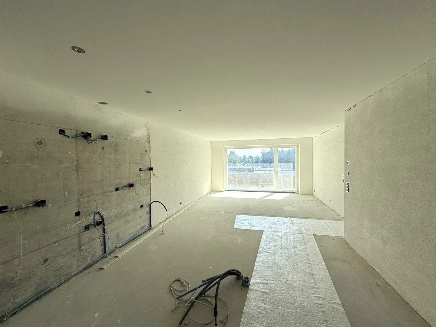 Geräumige Wohnung mit Terrasse - Foto 2 von 13