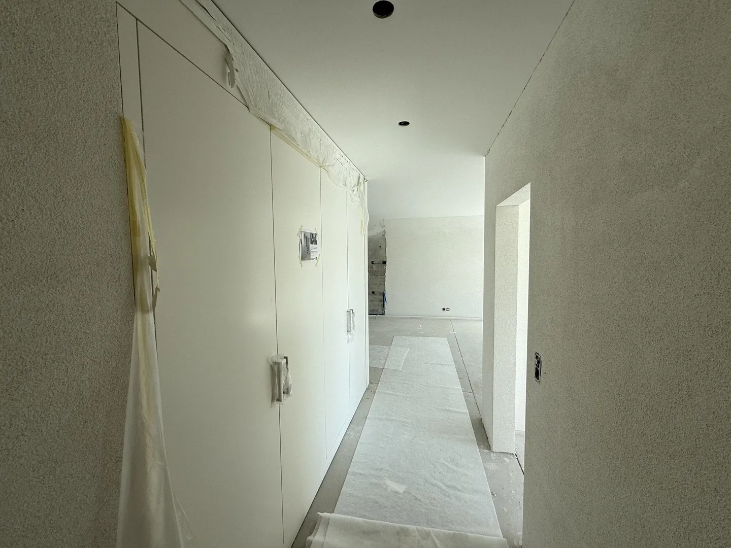 Geräumige Wohnung mit Terrasse - Foto 3 von 13