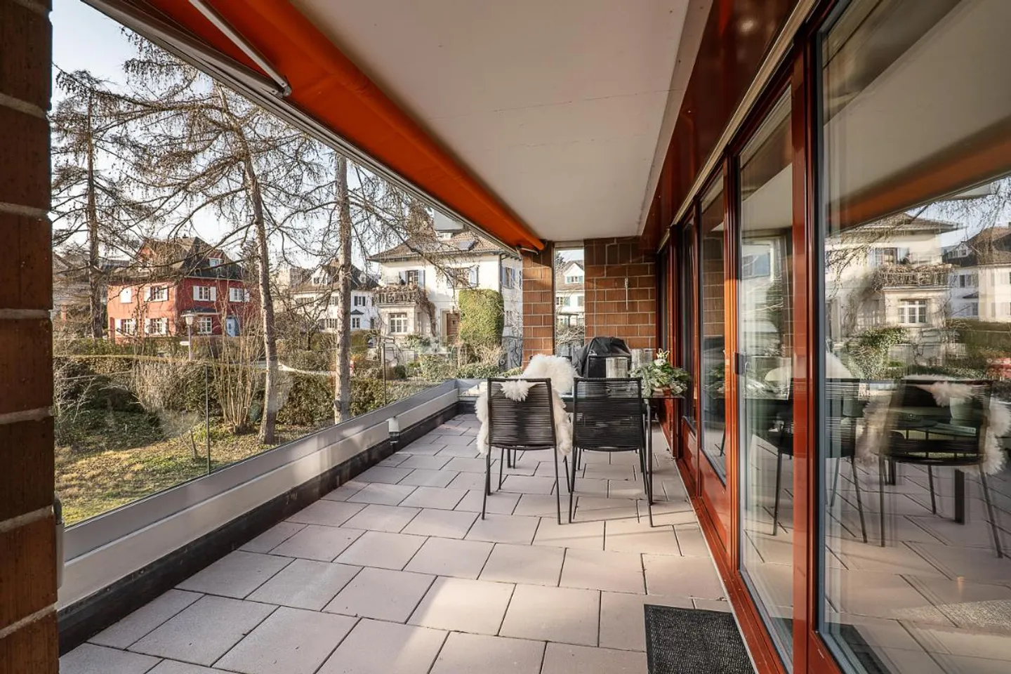 Condominio luminoso in una posizione residenziale idilliaca - Foto 2 di 3