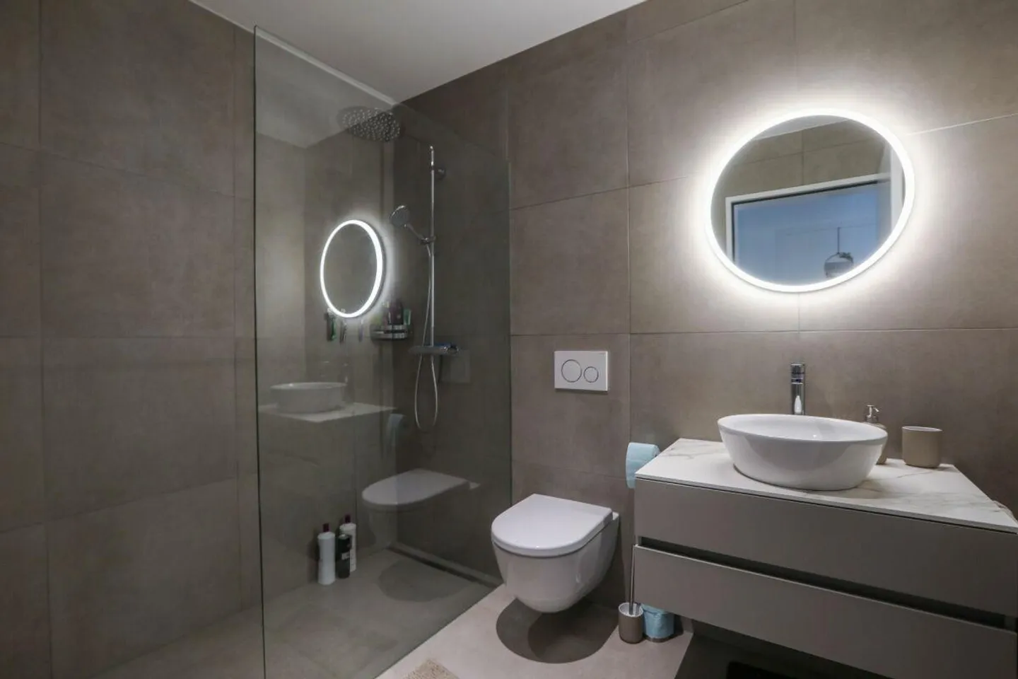 Ground floor apartment with terrace and immediate proximity to the lake - Photo 11 of 14